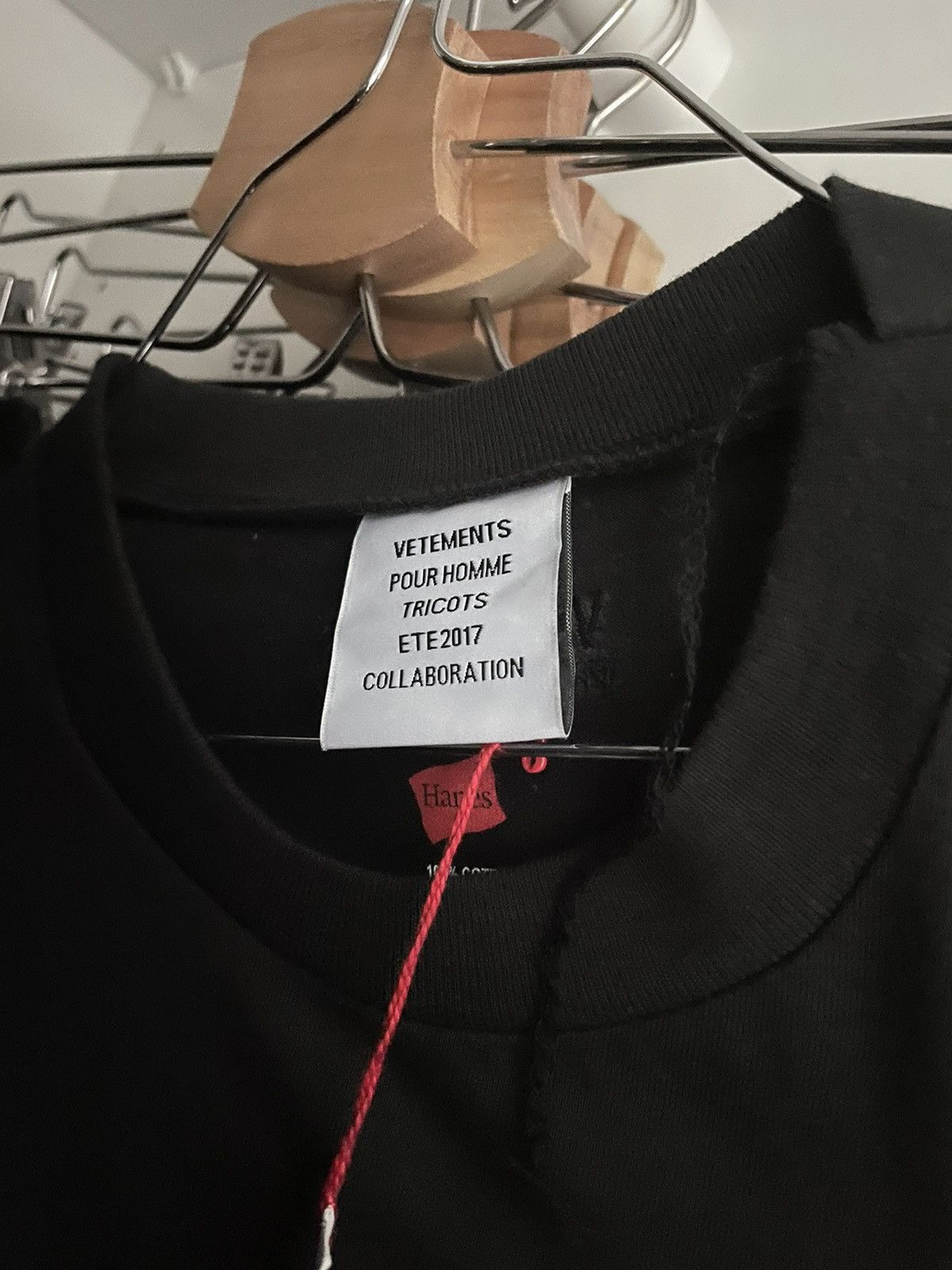 Hanes × Vetements Asymmetrical T-Shirt With Threads Size US XS / EU 42 / 0 - 4 Thumbnail