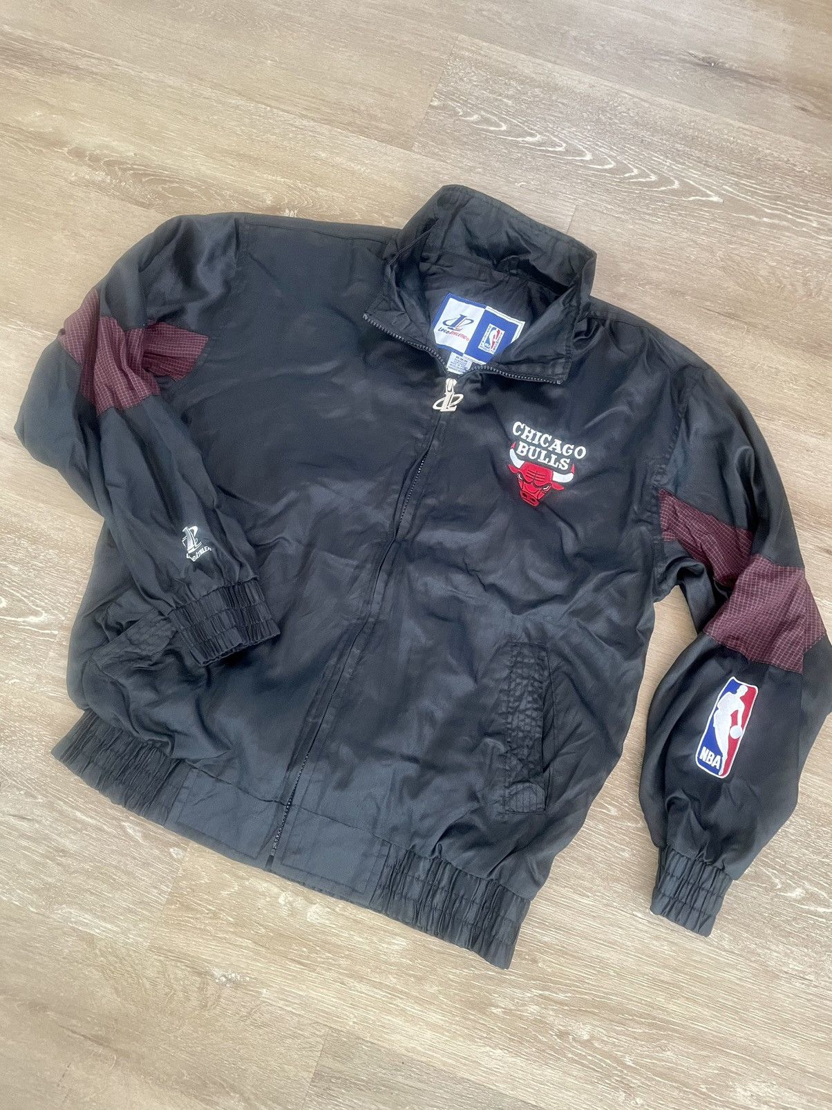 Logo Athletic CHICAGO BULLS x NBA Vintage 2000s Mutli Patch Black Jacket Size US M / EU 48-50 / 2 - 2 Thumbnail