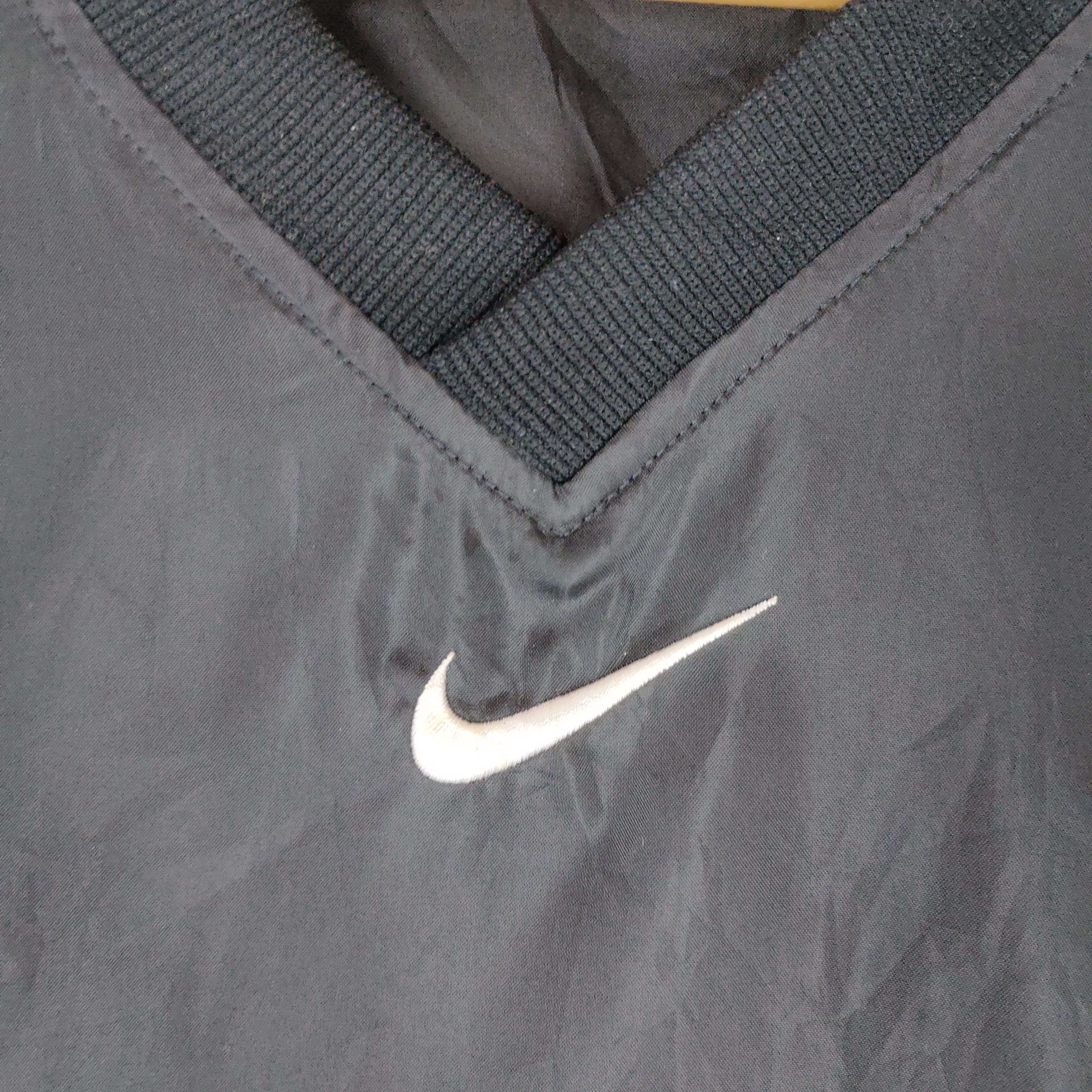 Nike Vintage Y2K NIKE CENTER SWOOSH V Neck Polyester Sweatshirt Size US L / EU 52-54 / 3 - 3 Thumbnail