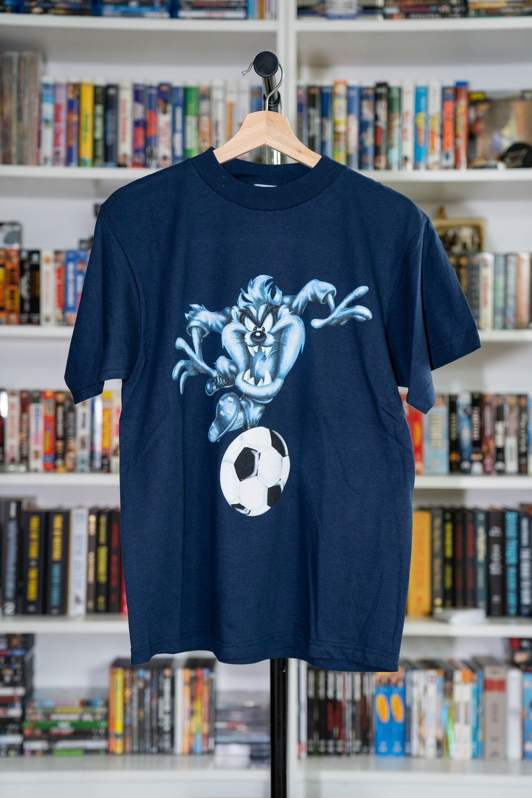 Vintage Vintage Looney Tunes Tasmanian Devil Soccer T-shirt Size US S / EU 44-46 / 1 - 1 Thumbnail