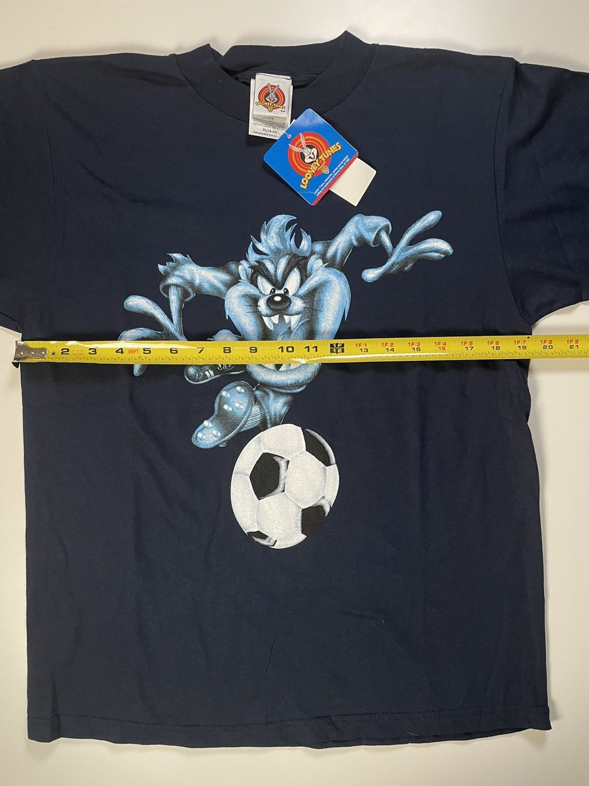 Vintage Vintage Looney Tunes Tasmanian Devil Soccer T-shirt Size US S / EU 44-46 / 1 - 4 Thumbnail