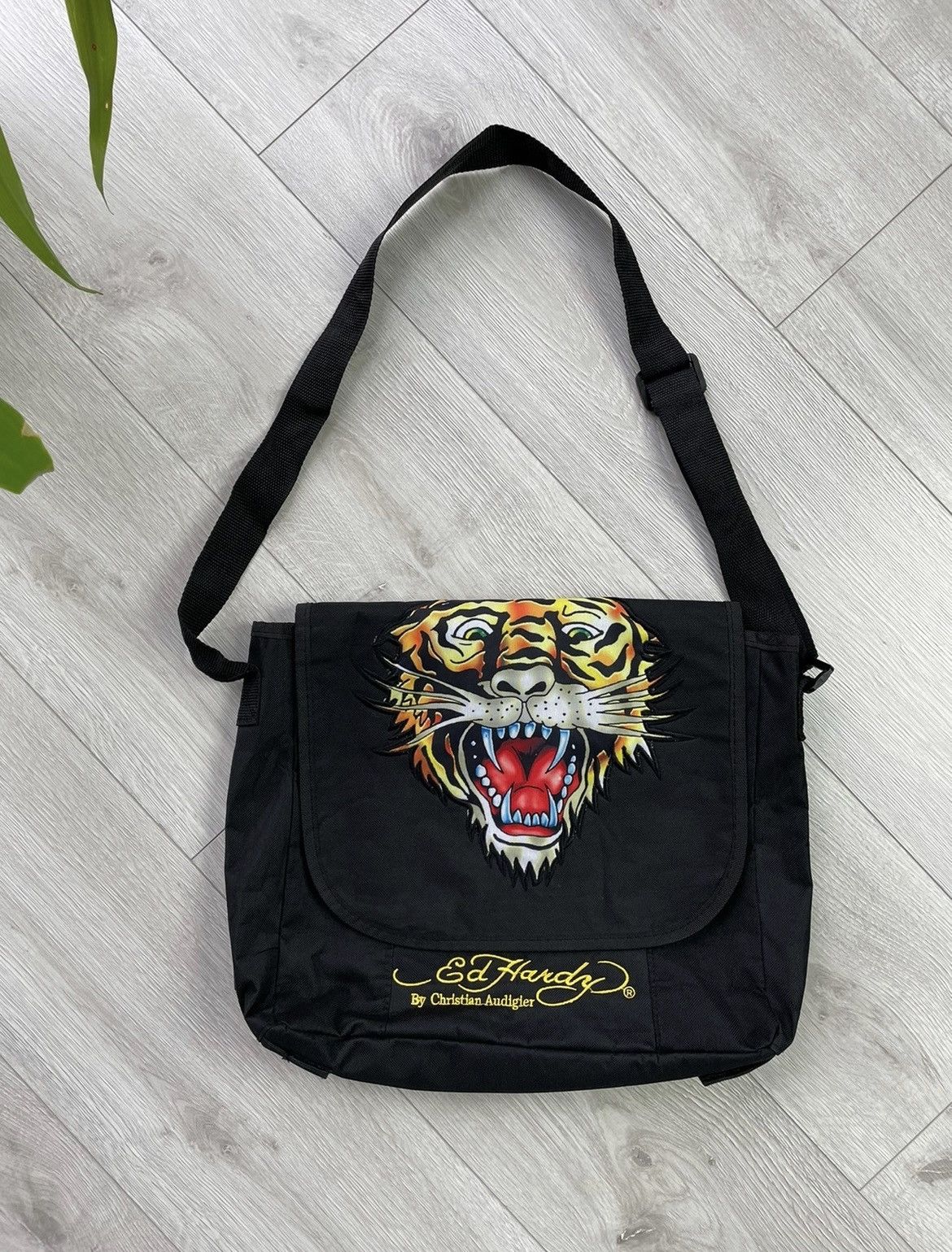 Christian Audigier × Ed Hardy × Vintage 🔥Ed Hardy Tiger Messenger Vintage Bag🔥 Size ONE SIZE - 1 Thumbnail