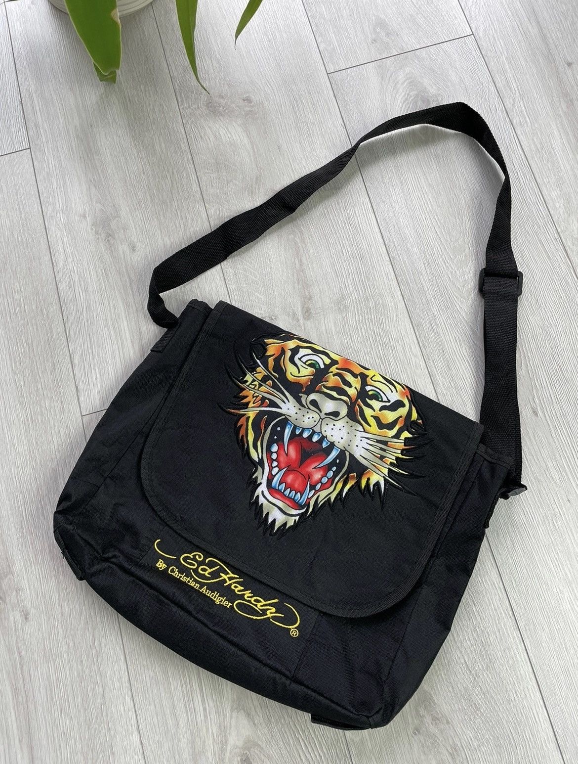 Christian Audigier × Ed Hardy × Vintage 🔥Ed Hardy Tiger Messenger Vintage Bag🔥 Size ONE SIZE - 2 Thumbnail