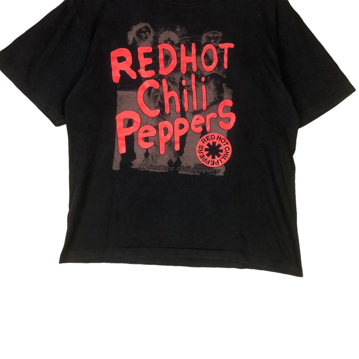 Band Tees × Vintage Vintage Band Tee’s REDHOT Chili Peppers Tshirt Size US M / EU 48-50 / 2 - 4 Thumbnail