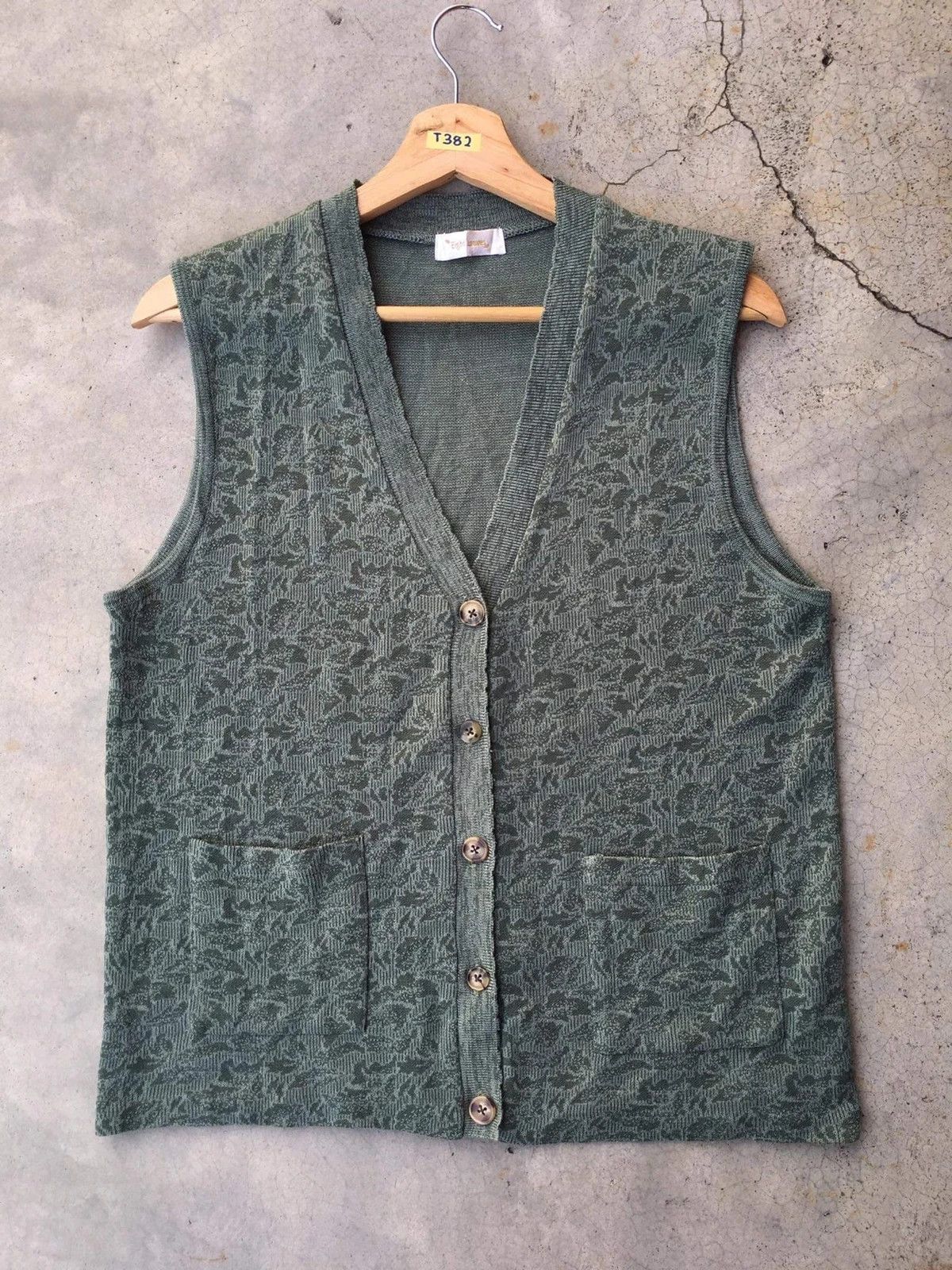 Aran Isles Knitwear × Designer 💥Cardigan Vest EIGHT LEAVES Printed Pullover Knitt Pattern Size US M / EU 48-50 / 2 - 1 Thumbnail