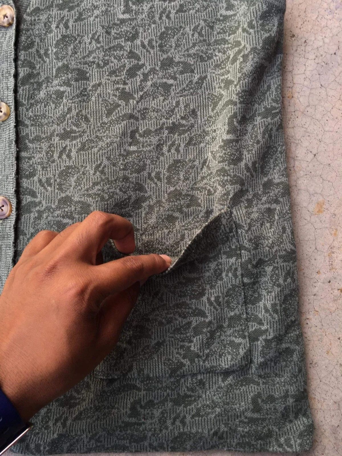 Aran Isles Knitwear × Designer 💥Cardigan Vest EIGHT LEAVES Printed Pullover Knitt Pattern Size US M / EU 48-50 / 2 - 5 Thumbnail