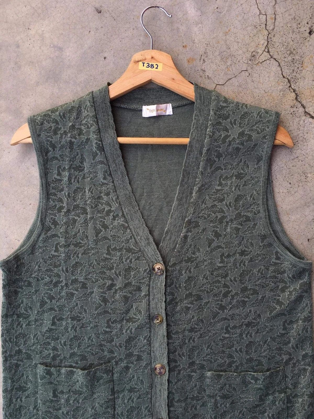 Aran Isles Knitwear × Designer 💥Cardigan Vest EIGHT LEAVES Printed Pullover Knitt Pattern Size US M / EU 48-50 / 2 - 3 Thumbnail