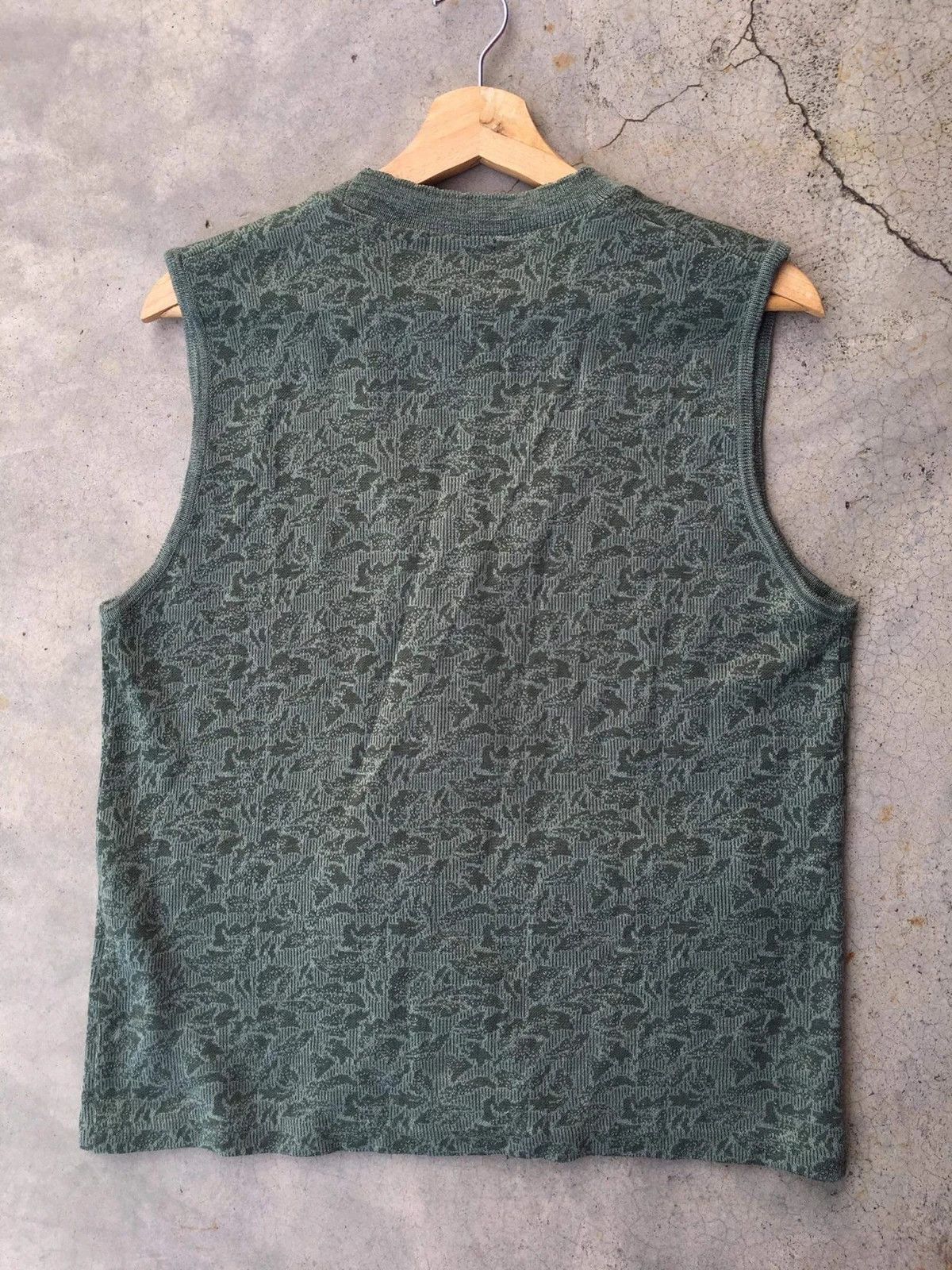 Aran Isles Knitwear × Designer 💥Cardigan Vest EIGHT LEAVES Printed Pullover Knitt Pattern Size US M / EU 48-50 / 2 - 11 Thumbnail