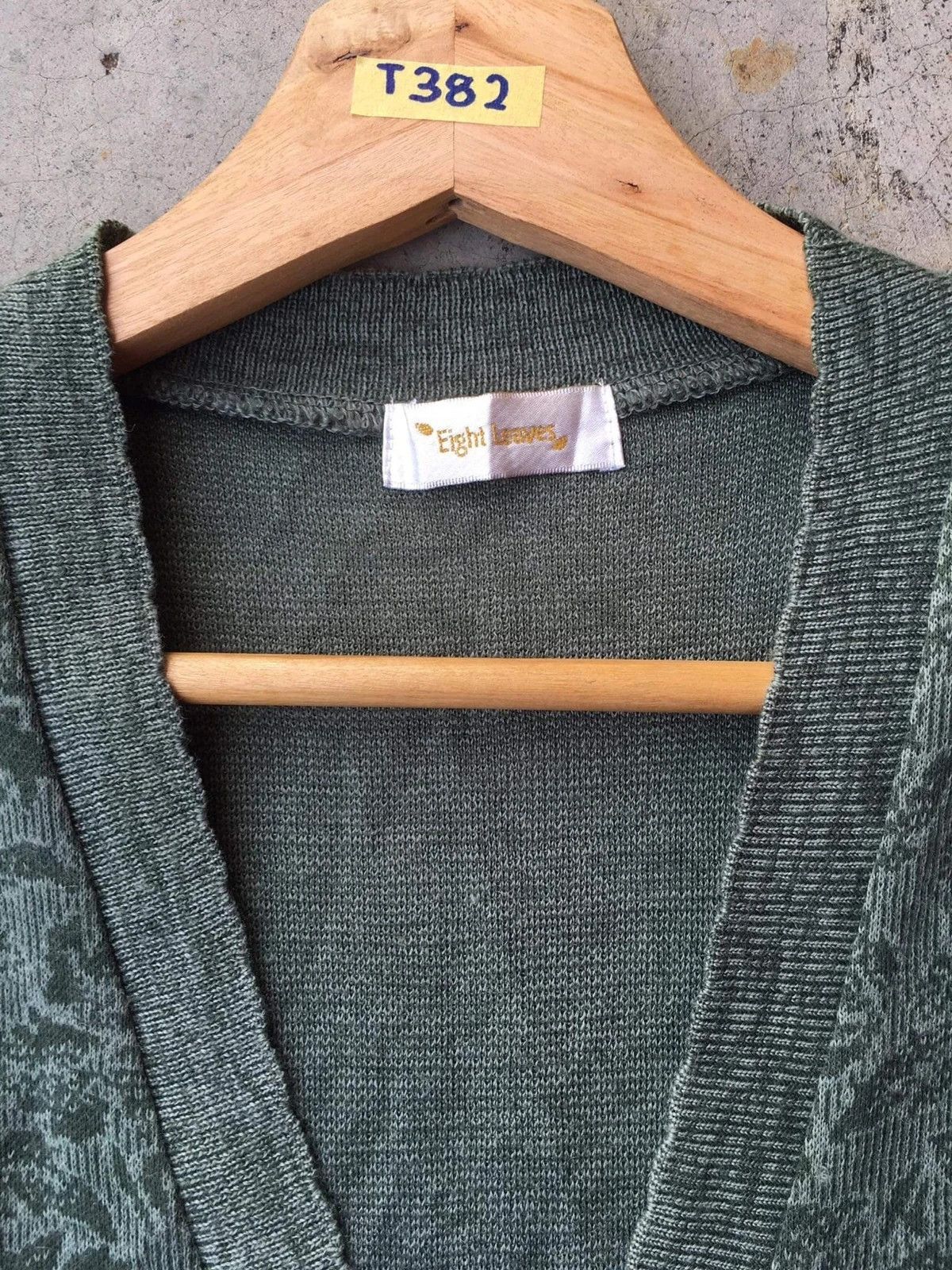 Aran Isles Knitwear × Designer 💥Cardigan Vest EIGHT LEAVES Printed Pullover Knitt Pattern Size US M / EU 48-50 / 2 - 9 Thumbnail