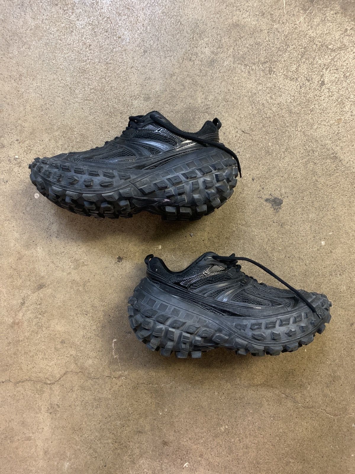 defender tire shoe