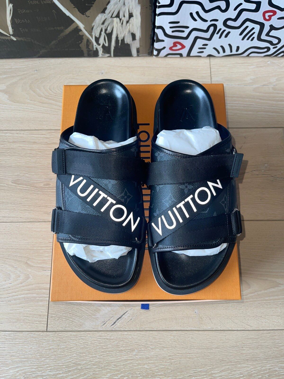 CITY BOY - YOUNGOHM with Louis Vuitton HONOLULU Mule Sandals ราคาอ้างอิงจาก  Louis Vuitton TH Website . Cr. #YOUNGOHM #LouisVuitton . อย่าลืม Like CIT