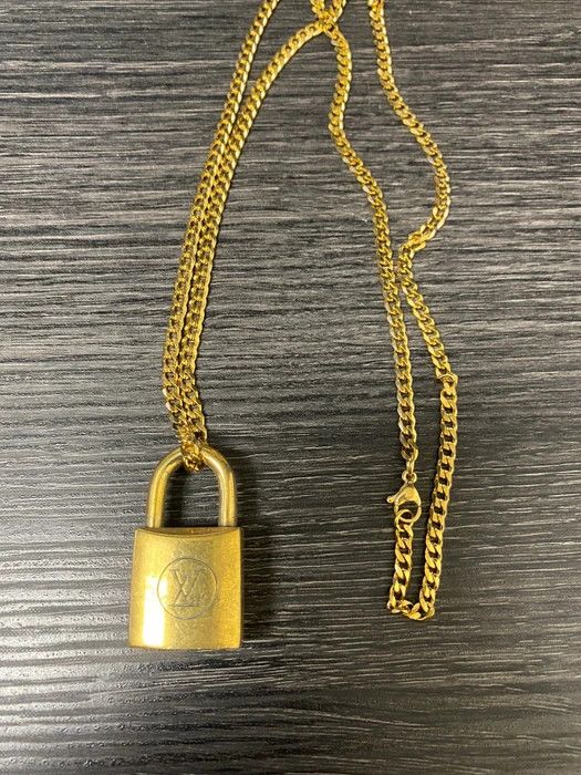 Louis Vuitton Gold Lock Pendant Chain Necklace
