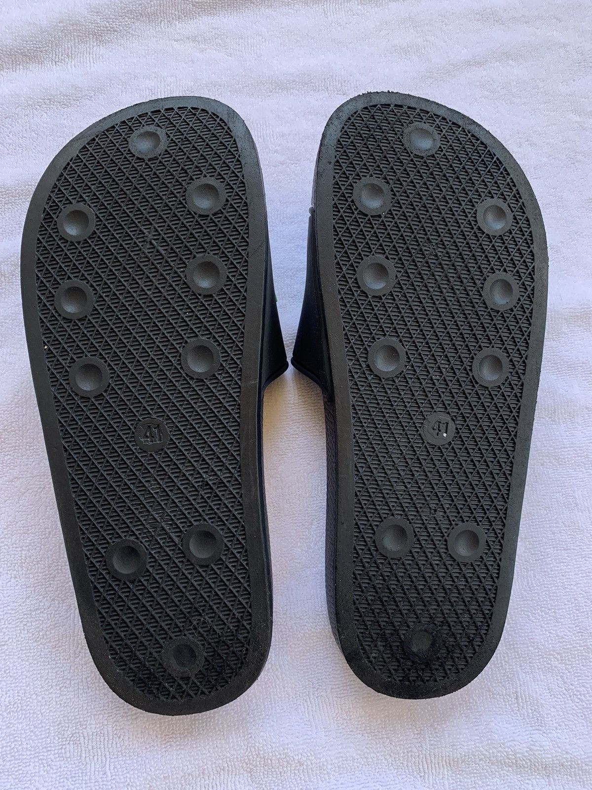 Psychworld Psychworld Logo Slides Size 8 Size US 8 / EU 41 - 5 Thumbnail