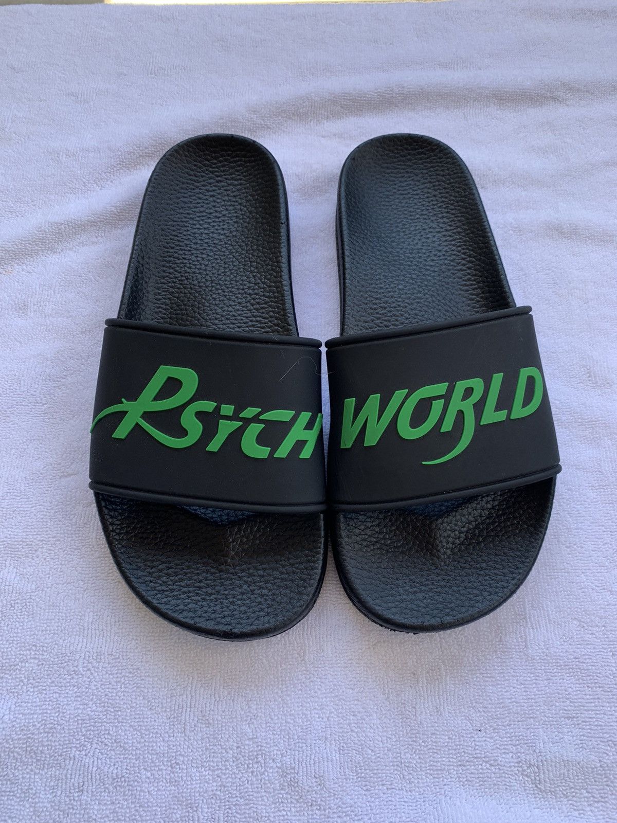 Psychworld Psychworld Logo Slides Size 8 Size US 8 / EU 41 - 1 Thumbnail