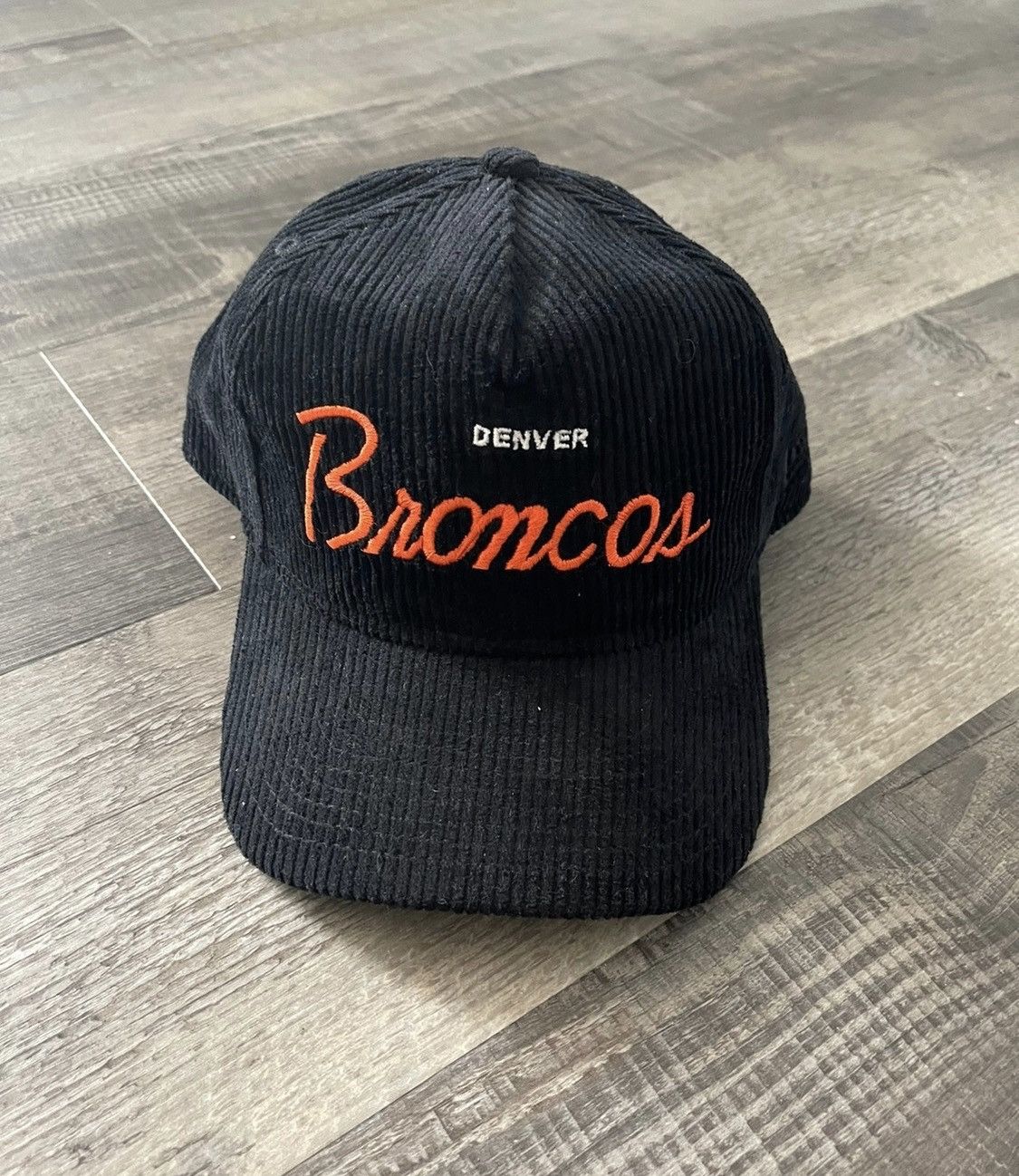 Denver Broncos Corduroy Golfer Mens Hat (Grey)