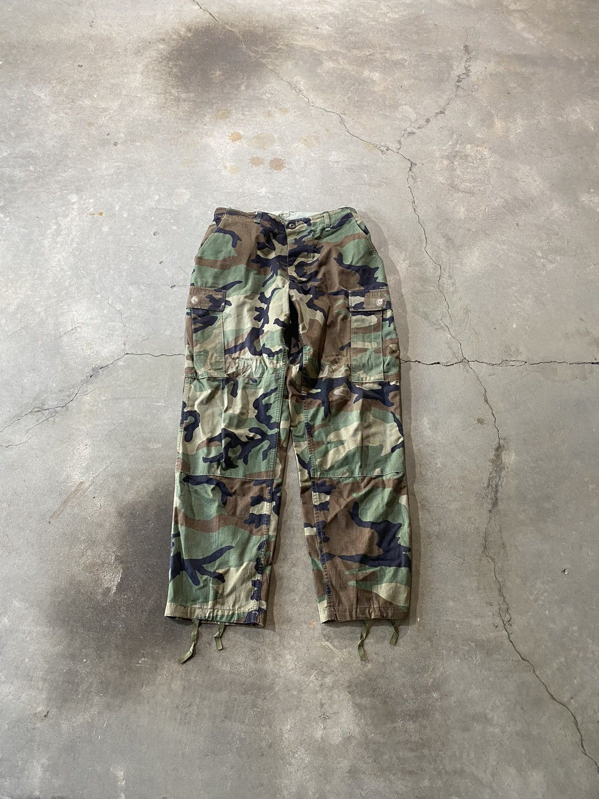 Vintage Vintage Camo Cargo Pants Size US 30 / EU 46 - 1 Thumbnail