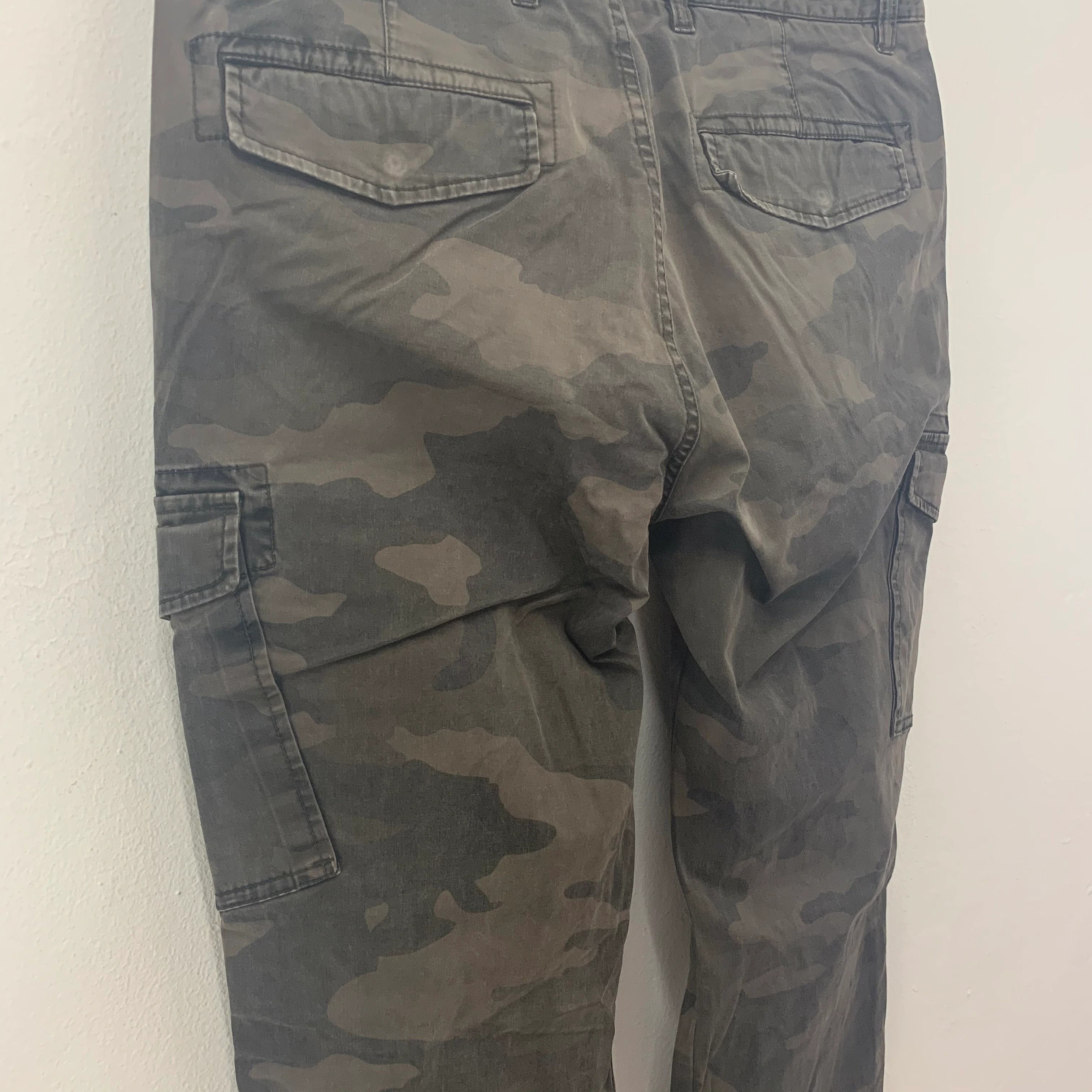 Japanese Brand × Uniqlo Uniqlo Cargo Pants Camo Design, Tactical Pants size 32 Size US 32 / EU 48 - 10 Thumbnail