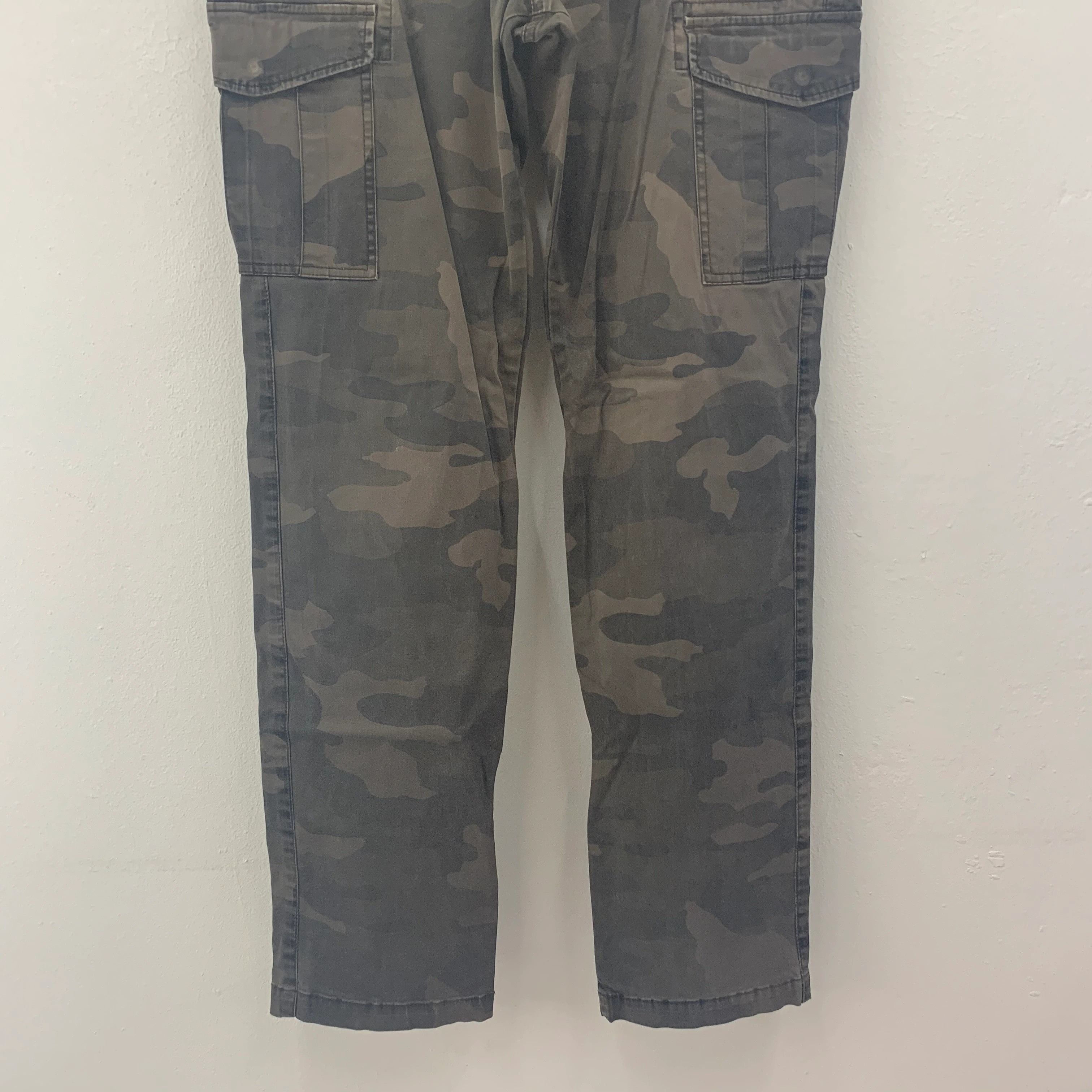 Japanese Brand × Uniqlo Uniqlo Cargo Pants Camo Design, Tactical Pants size 32 Size US 32 / EU 48 - 3 Thumbnail