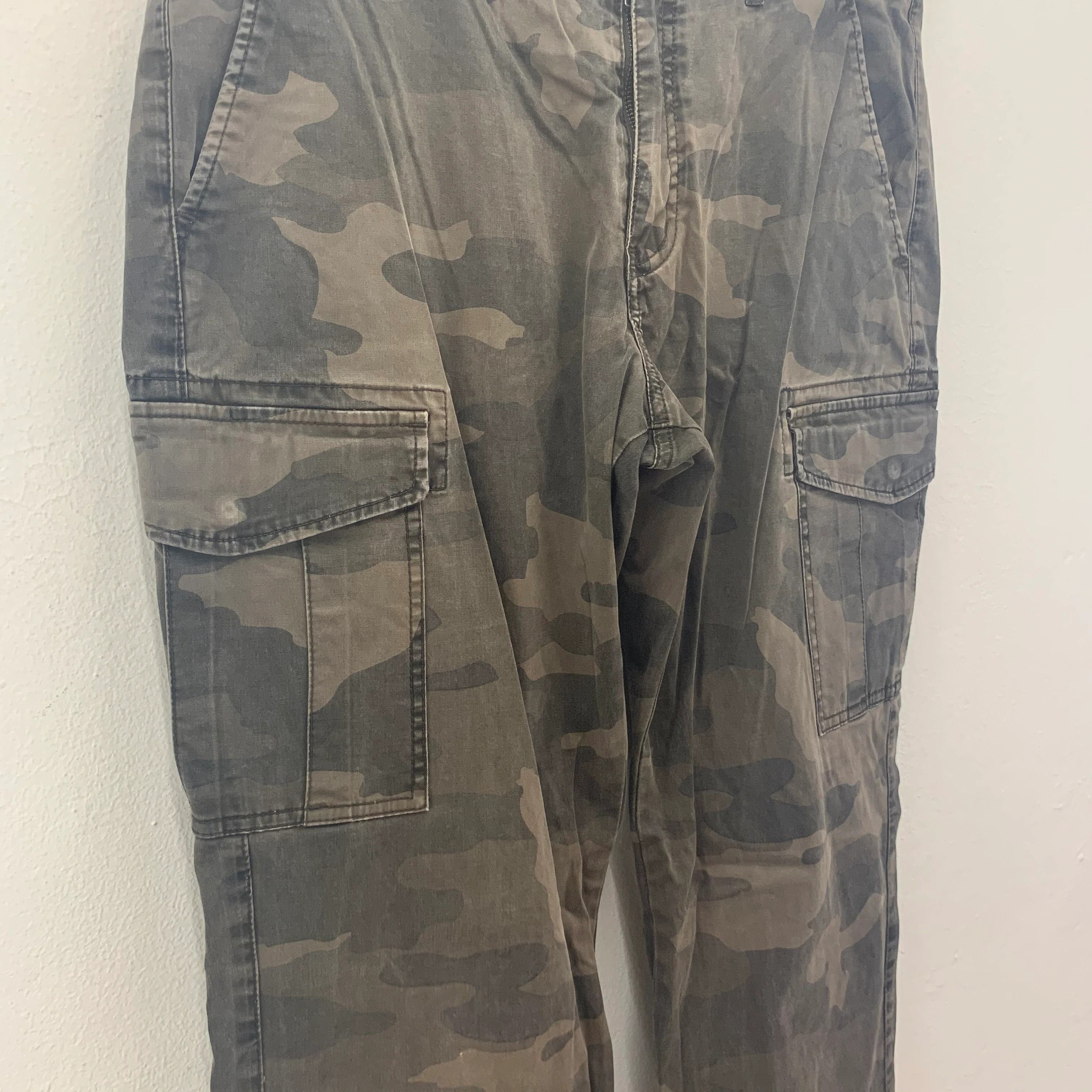 Japanese Brand × Uniqlo Uniqlo Cargo Pants Camo Design, Tactical Pants size 32 Size US 32 / EU 48 - 5 Thumbnail