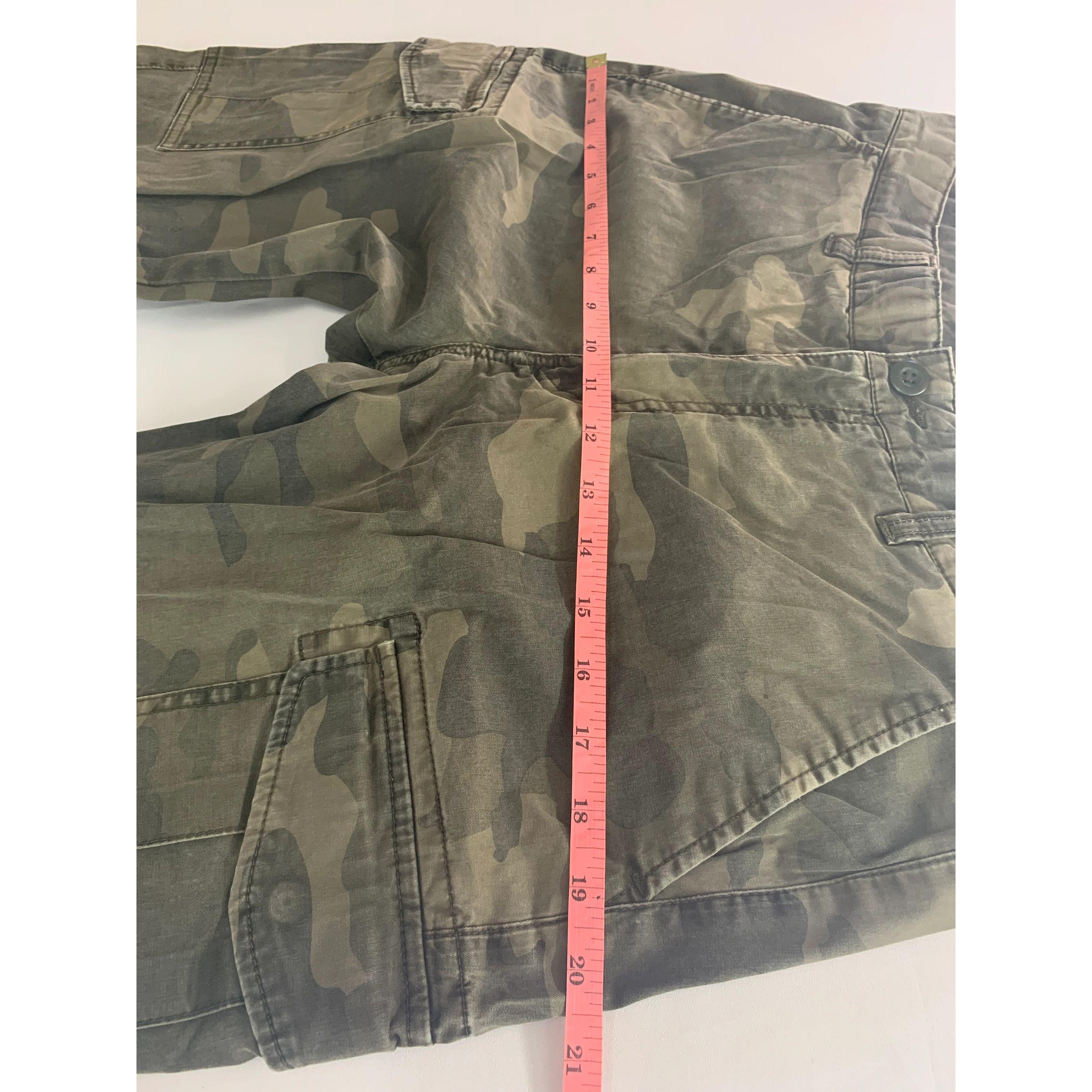 Japanese Brand × Uniqlo Uniqlo Cargo Pants Camo Design, Tactical Pants size 32 Size US 32 / EU 48 - 14 Thumbnail