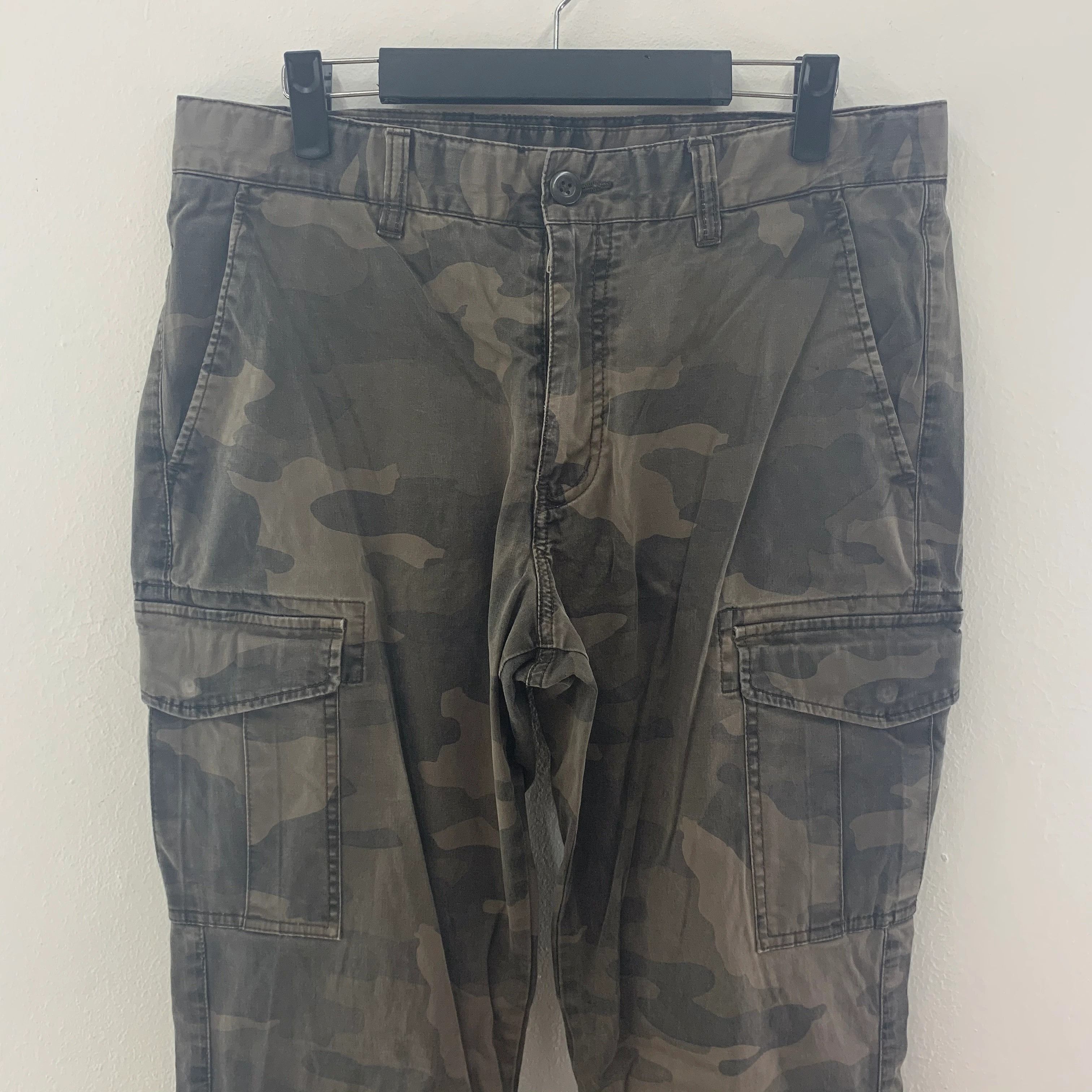 Japanese Brand × Uniqlo Uniqlo Cargo Pants Camo Design, Tactical Pants size 32 Size US 32 / EU 48 - 2 Thumbnail