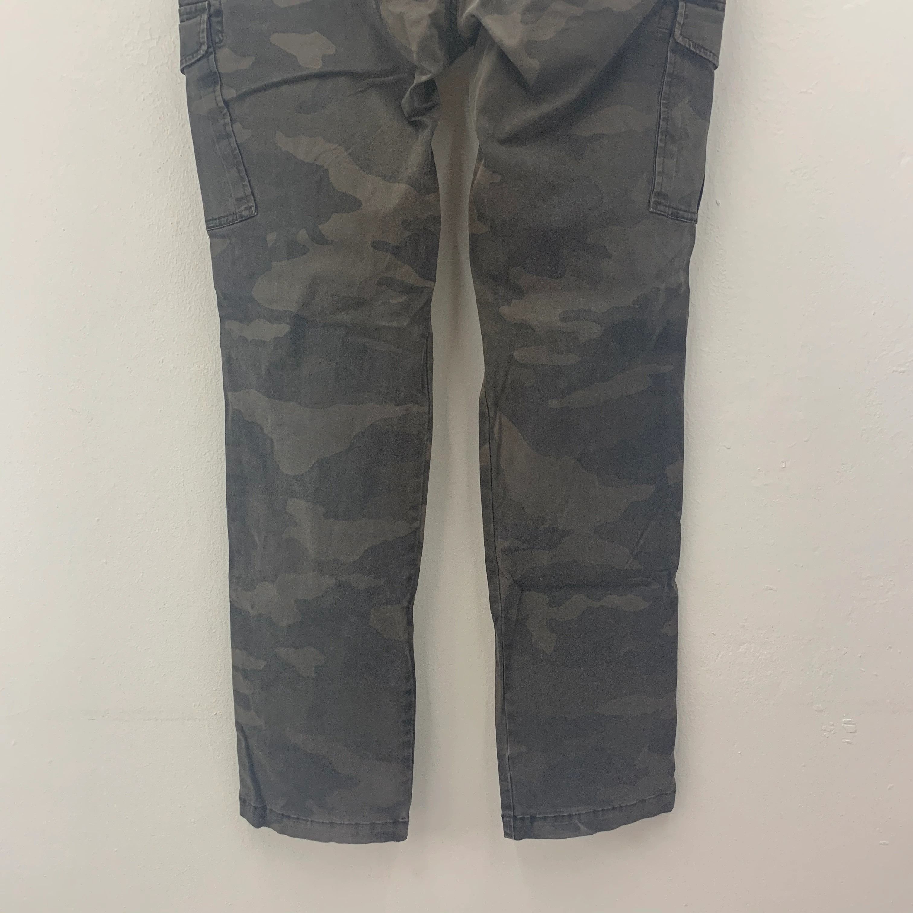 Japanese Brand × Uniqlo Uniqlo Cargo Pants Camo Design, Tactical Pants size 32 Size US 32 / EU 48 - 8 Thumbnail