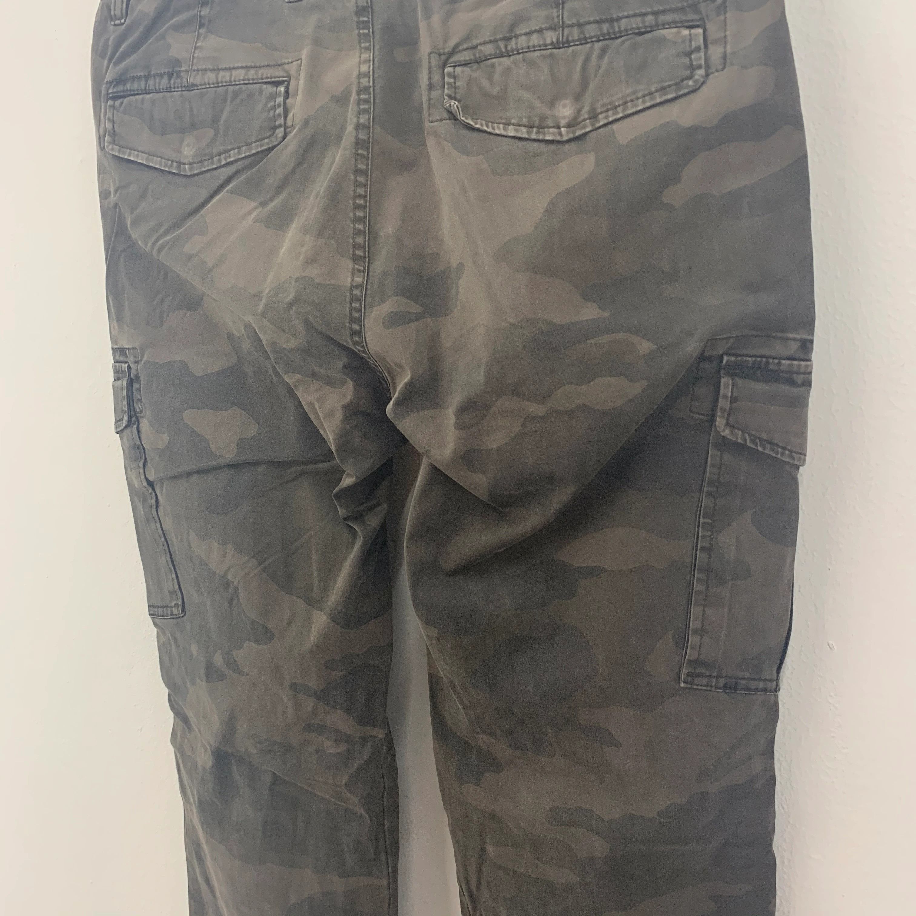 Japanese Brand × Uniqlo Uniqlo Cargo Pants Camo Design, Tactical Pants size 32 Size US 32 / EU 48 - 9 Thumbnail