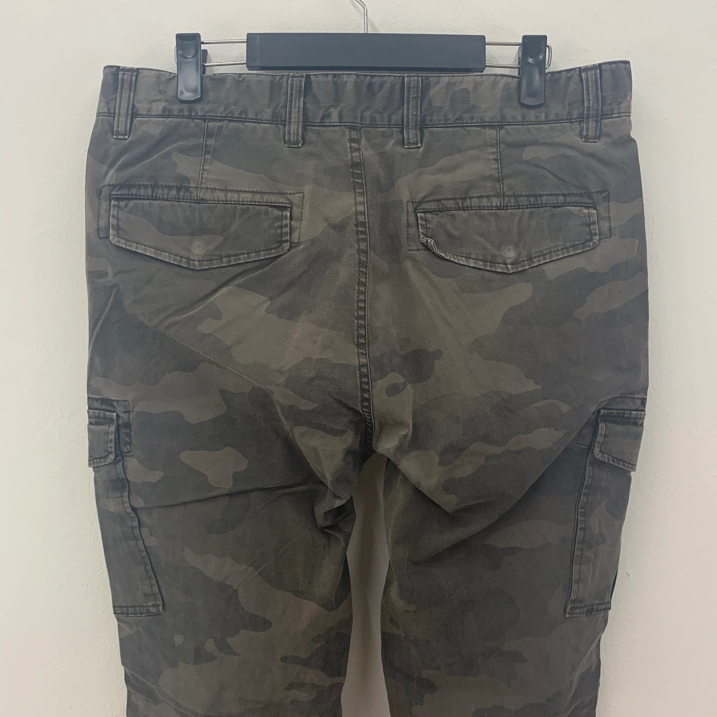 Japanese Brand × Uniqlo Uniqlo Cargo Pants Camo Design, Tactical Pants size 32 Size US 32 / EU 48 - 7 Thumbnail
