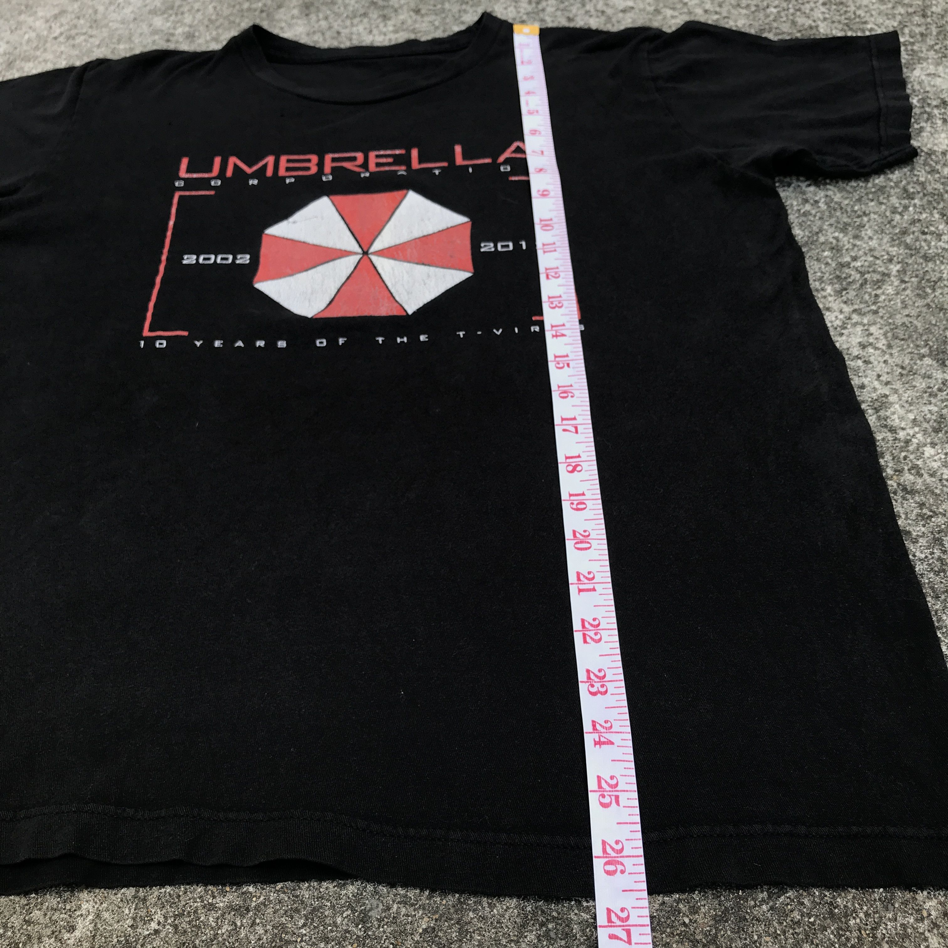 The Game Vintage Y2K Resident evil Umbrella Tee PlayStation Size US L / EU 52-54 / 3 - 6 Thumbnail