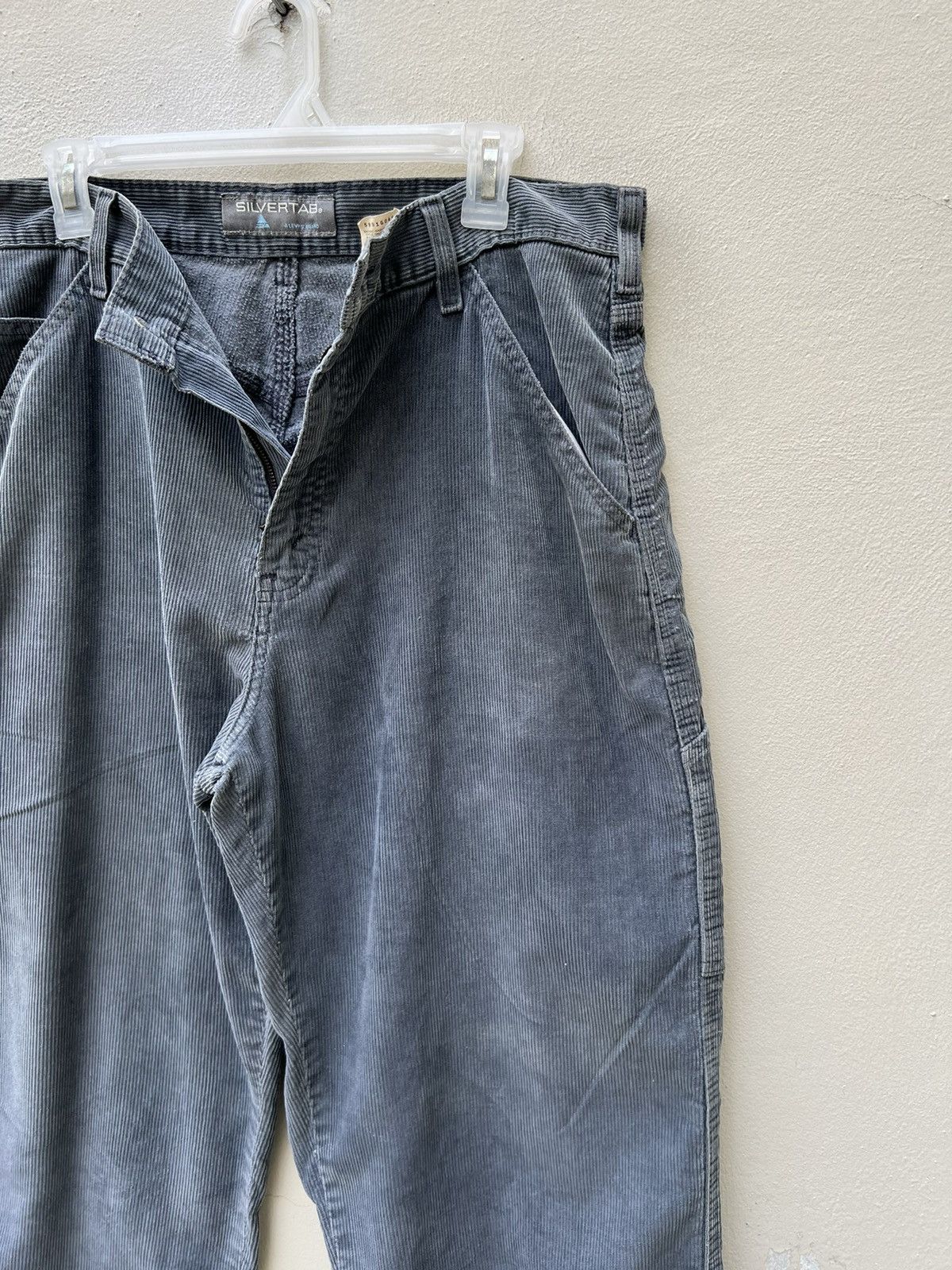 Levi's × Vintage Vintage 2001 Levi’s Silvertab Sun Faded Corduroy Work Pant Size US 33 - 12 Thumbnail