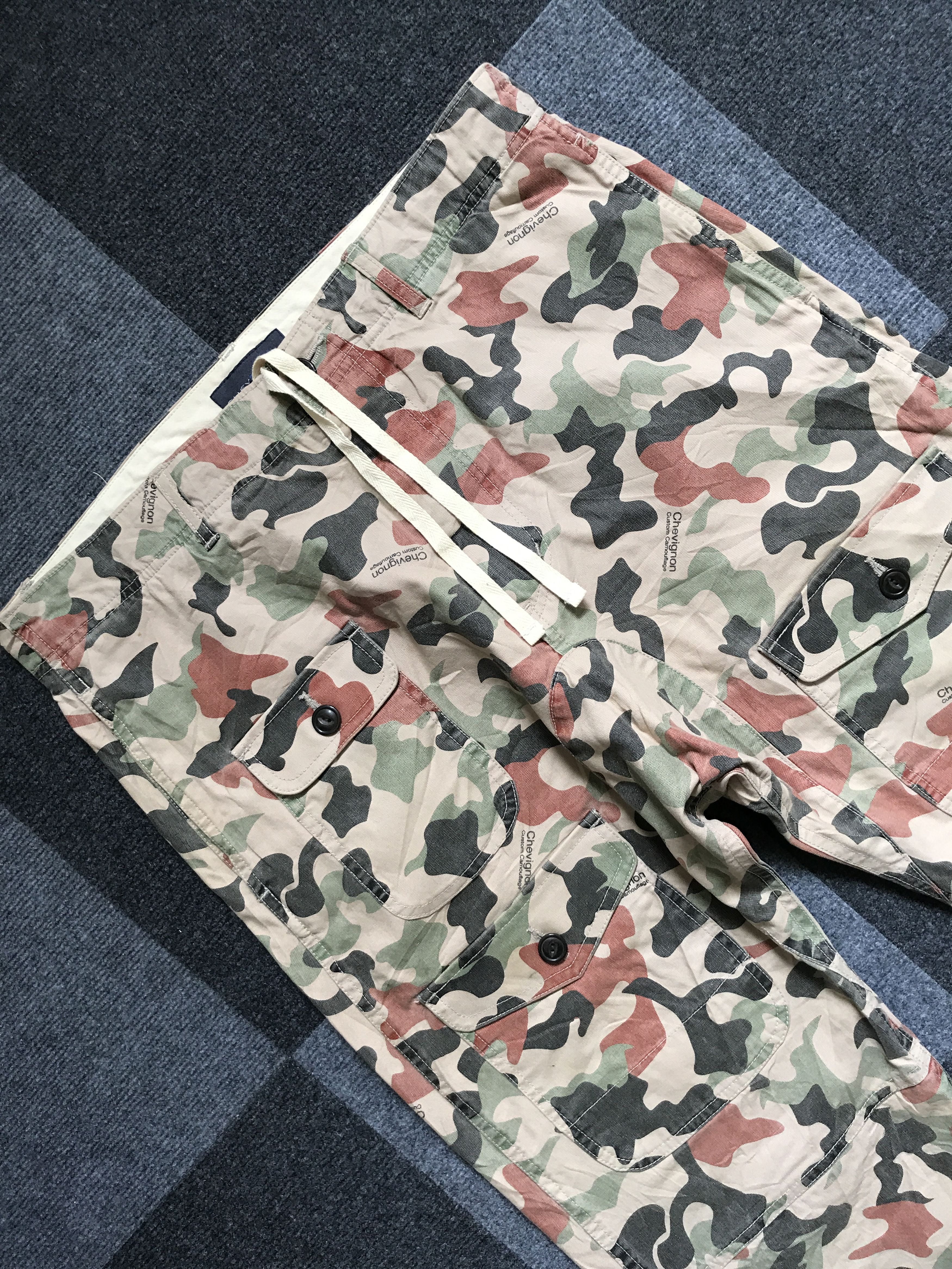 Chevignon CP155 CHEVIGNON Japan Dropped Crotch Custom Camo Cargo Pant Size US 34 / EU 50 - 2 Thumbnail