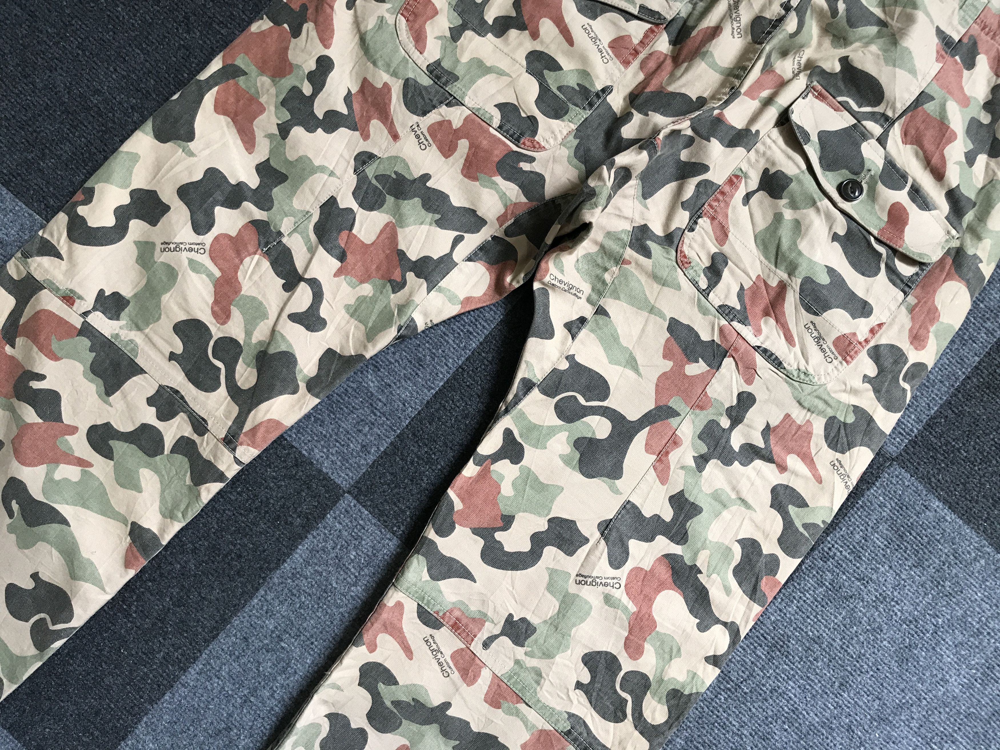 Chevignon CP155 CHEVIGNON Japan Dropped Crotch Custom Camo Cargo Pant Size US 34 / EU 50 - 10 Thumbnail