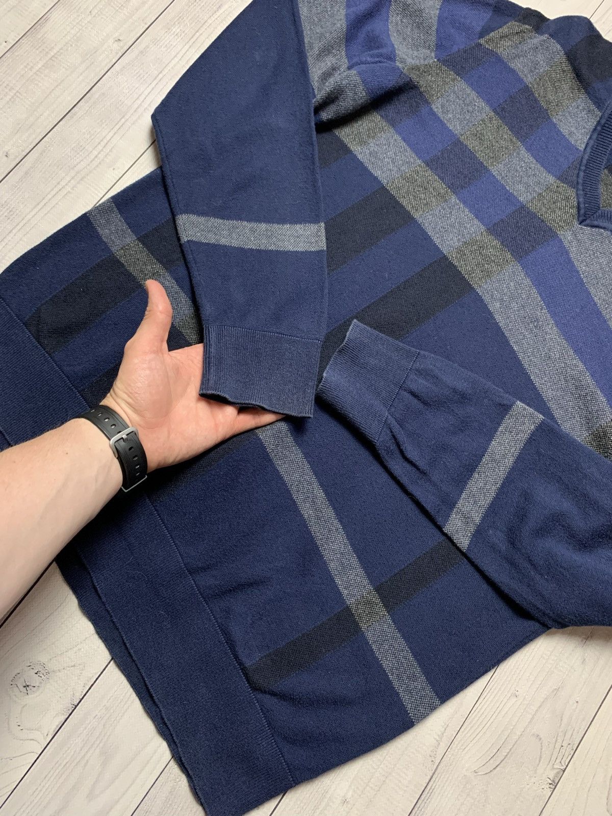 Burberry Vintage Burberry plaid sweater V size L Size US L / EU 52-54 / 3 - 4 Thumbnail