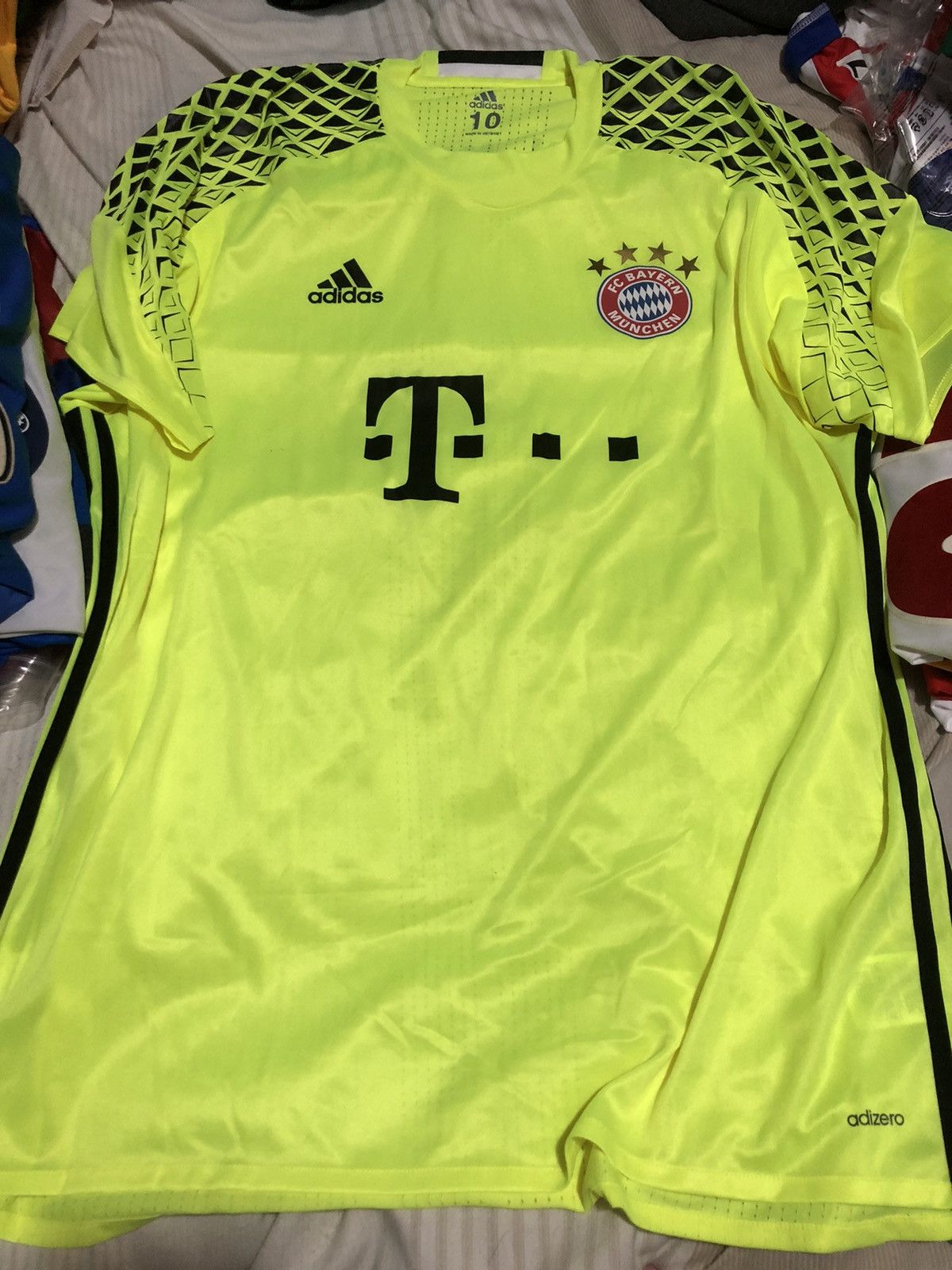 Bayern Munich 16/17 player issue gk shirt