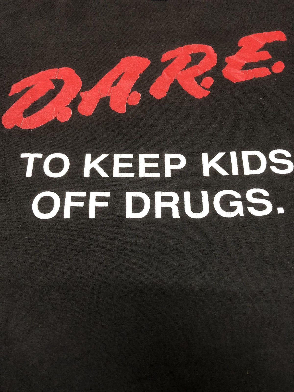 SEND OFFER🔥VINTAGE 1990S DARE TO KEEP KIDS OFF DRUGS T SHIRT
