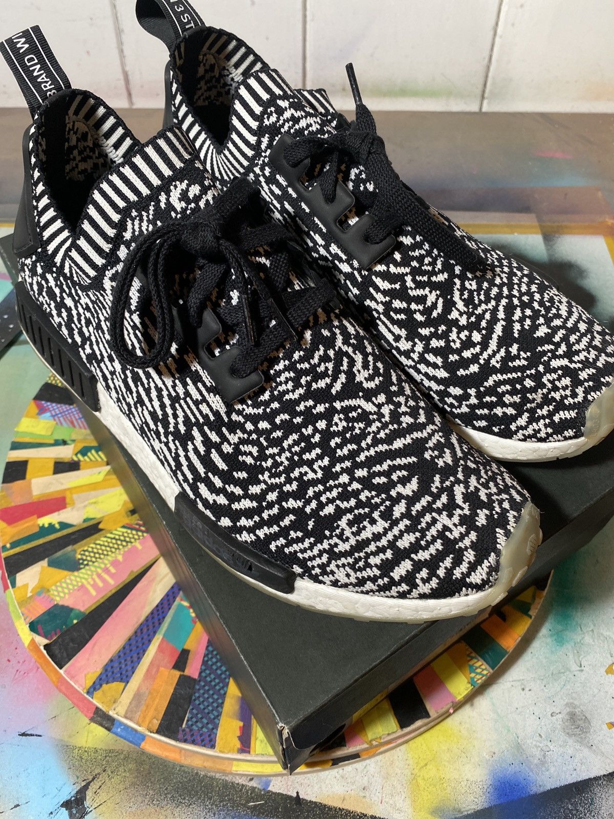 Adidas nmd r1 zebra black online