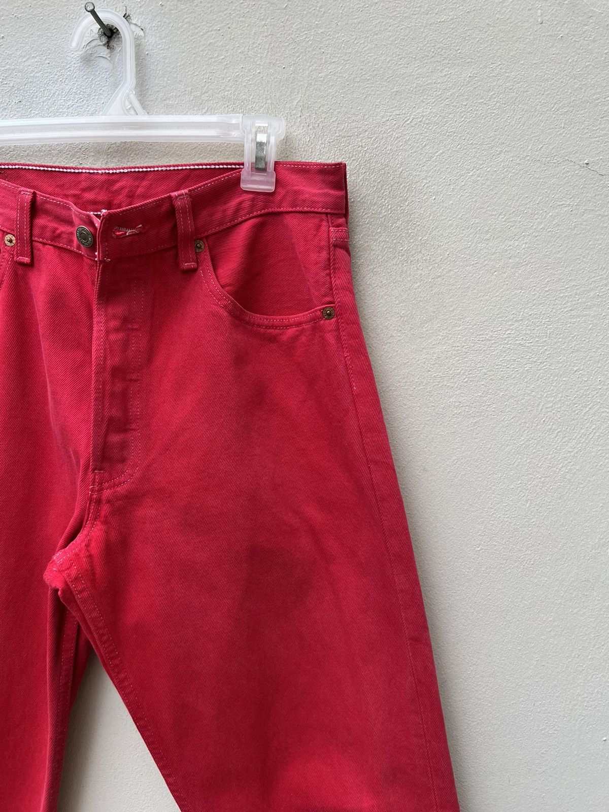 Vintage Vintage 1999 Levi’s 501 Fade Red Denim Jeans Size US 31 - 11 Thumbnail