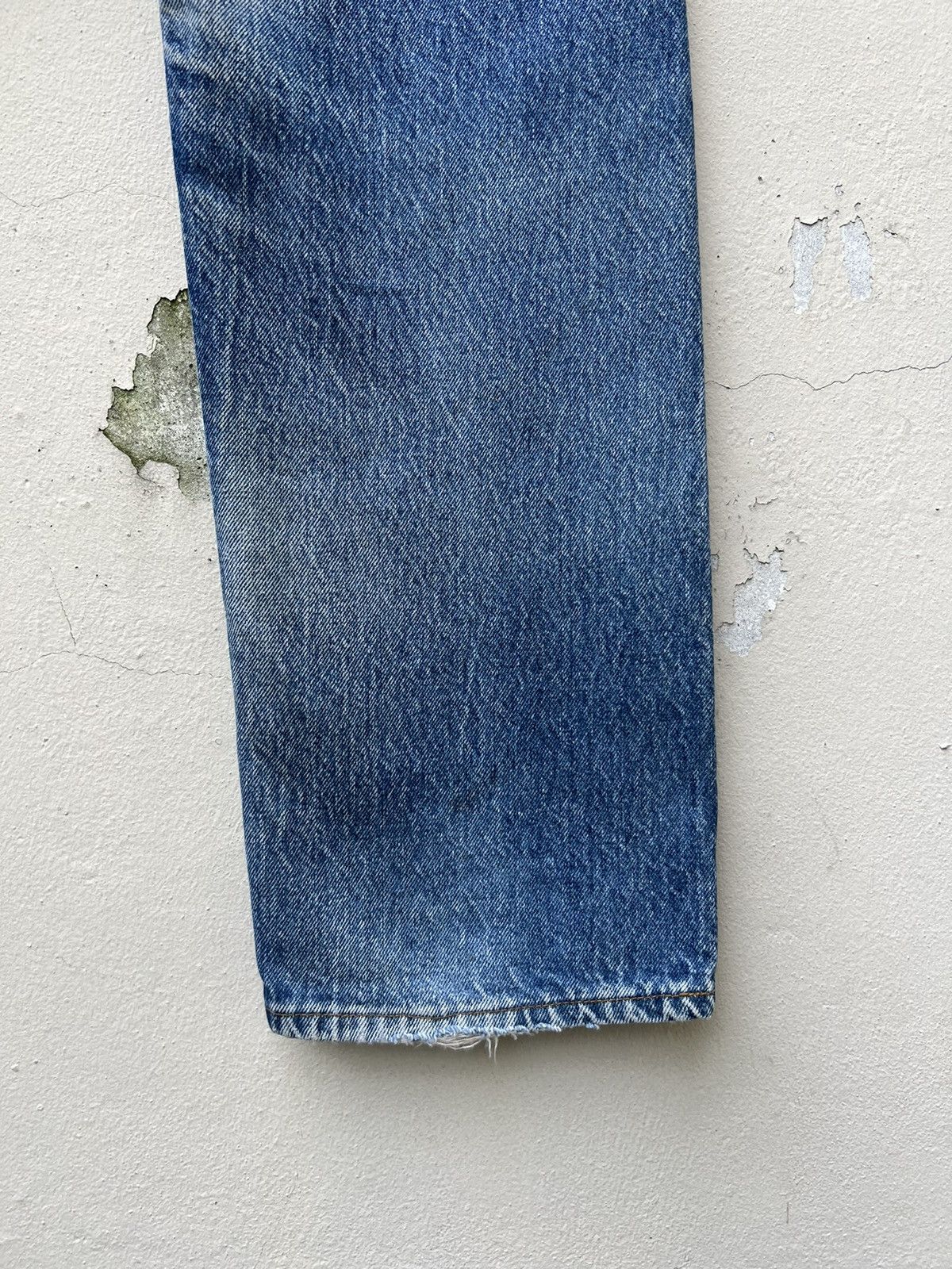 Levi's Vintage 80s Levi’s 501 Fade Denim Trashed Jeans Size US 33 - 22 Thumbnail