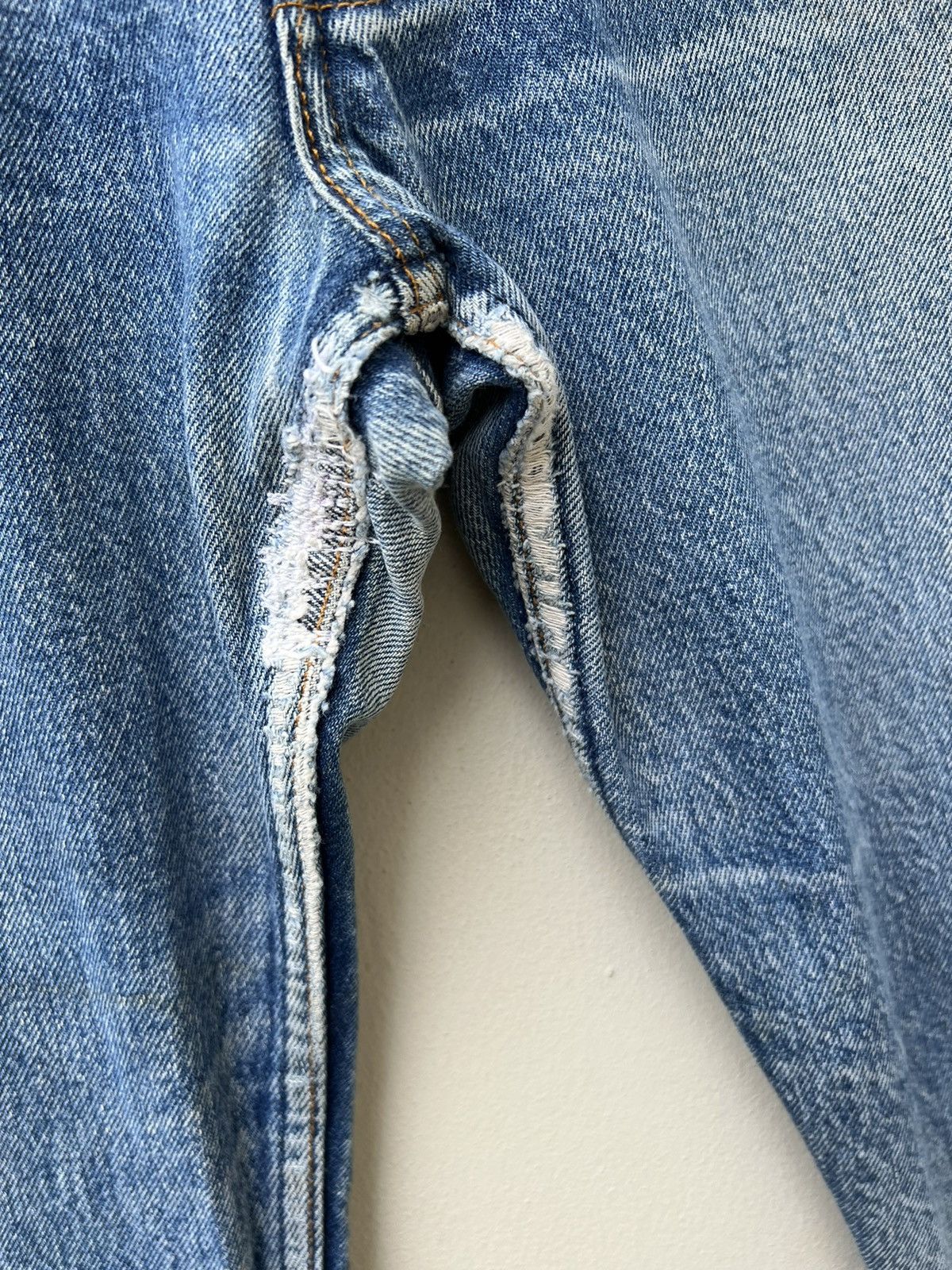 Levi's Vintage 80s Levi’s 501 Fade Denim Trashed Jeans Size US 33 - 9 Thumbnail