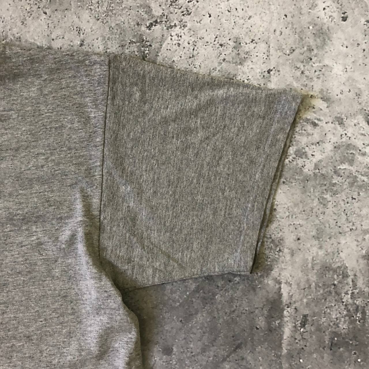 Nike Vintage 2000s Nike Swoosh Logo Graphic T Shirt Gray Size M Size US M / EU 48-50 / 2 - 10 Thumbnail