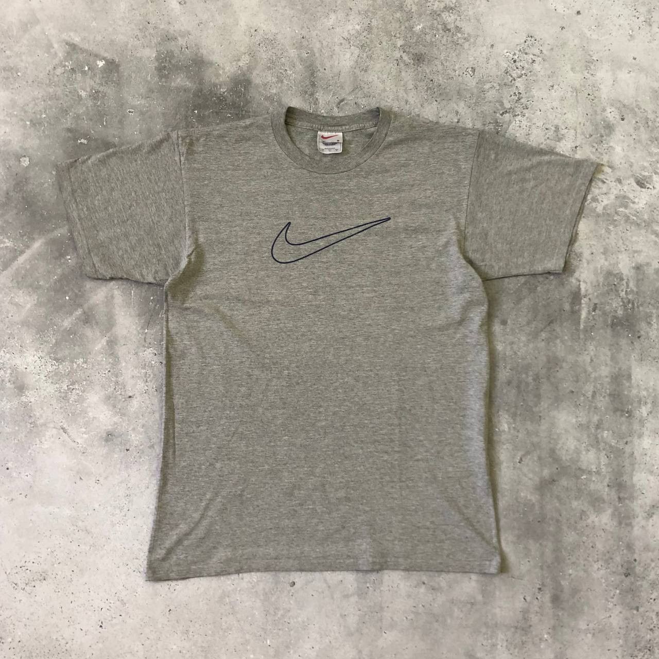Nike Vintage 2000s Nike Swoosh Logo Graphic T Shirt Gray Size M Size US M / EU 48-50 / 2 - 1 Thumbnail