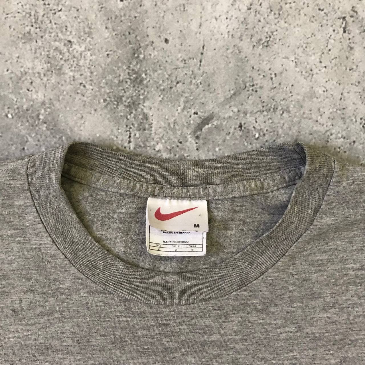Nike Vintage 2000s Nike Swoosh Logo Graphic T Shirt Gray Size M Size US M / EU 48-50 / 2 - 3 Thumbnail