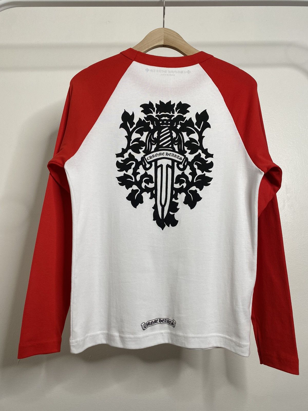 送料無料♪【CHROME HEARTS】VINE DAGGER BASEBALL SHIRT Buy Chrome Hearts Vine Dagger T-Shirt 'Orange' - 1383