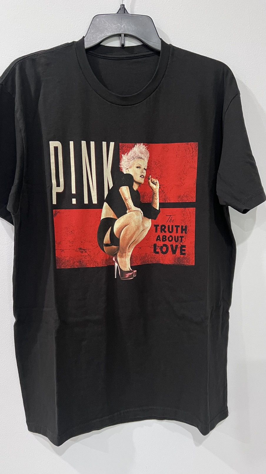 Band Tees × Vintage Pink The Truth About Love Tour 2013 Band Tee Shirt Size US L / EU 52-54 / 3 - 1 Thumbnail