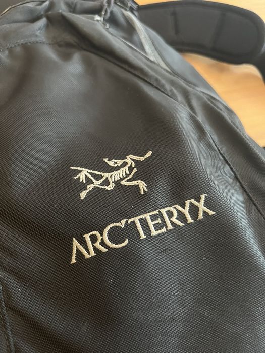 Arc'Teryx Arcteryx quiver crossbody backpack | Grailed