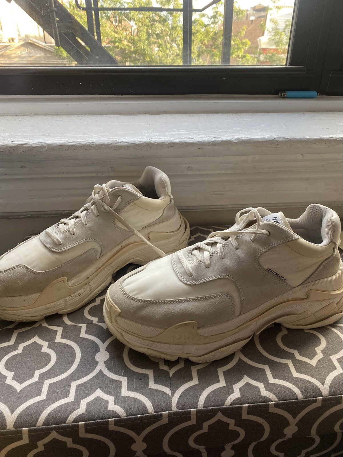 balenciaga triple s v2 white