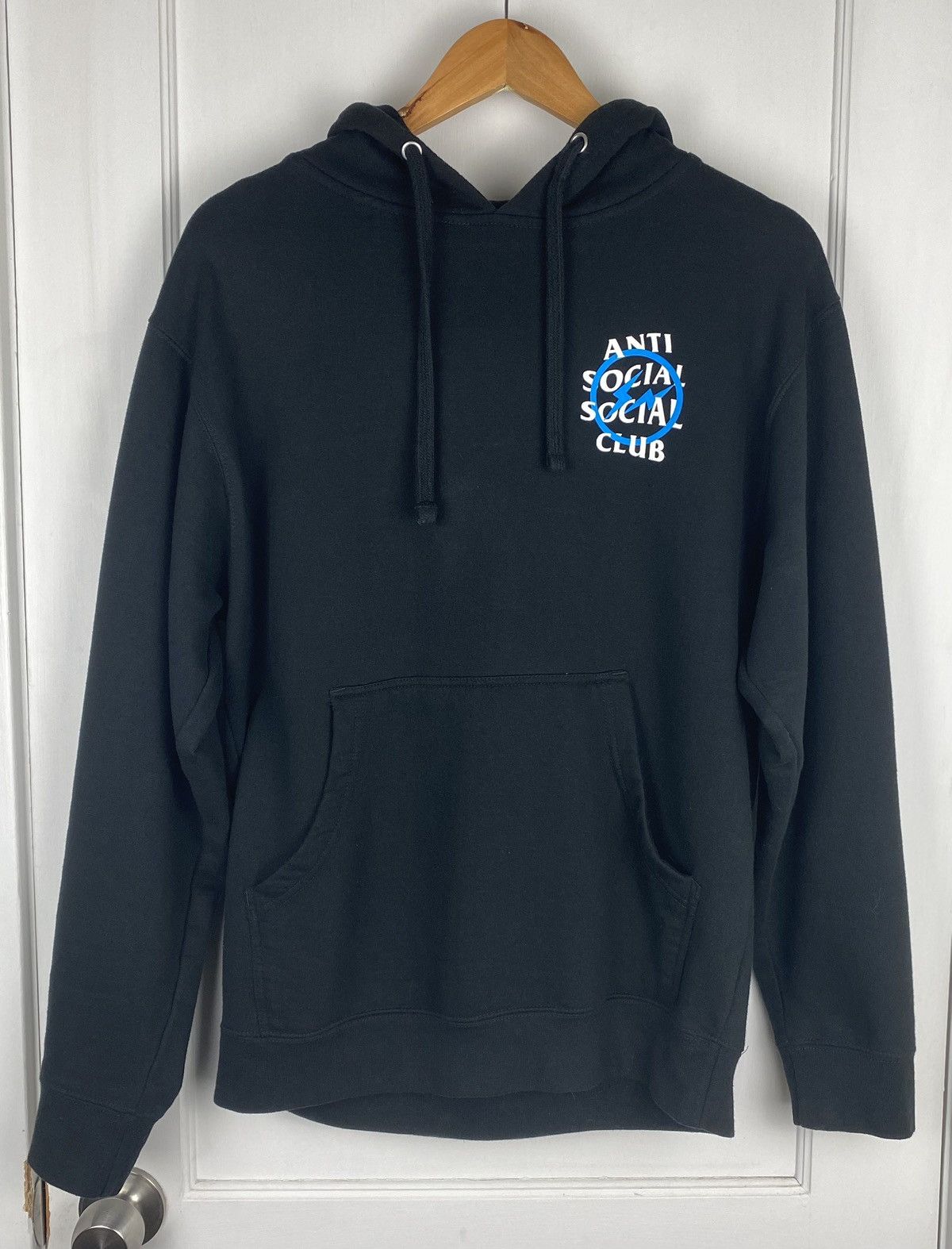 ANTI 引っ込める SOCIAL SOCIAL CLUB× フラグメント フーディー
