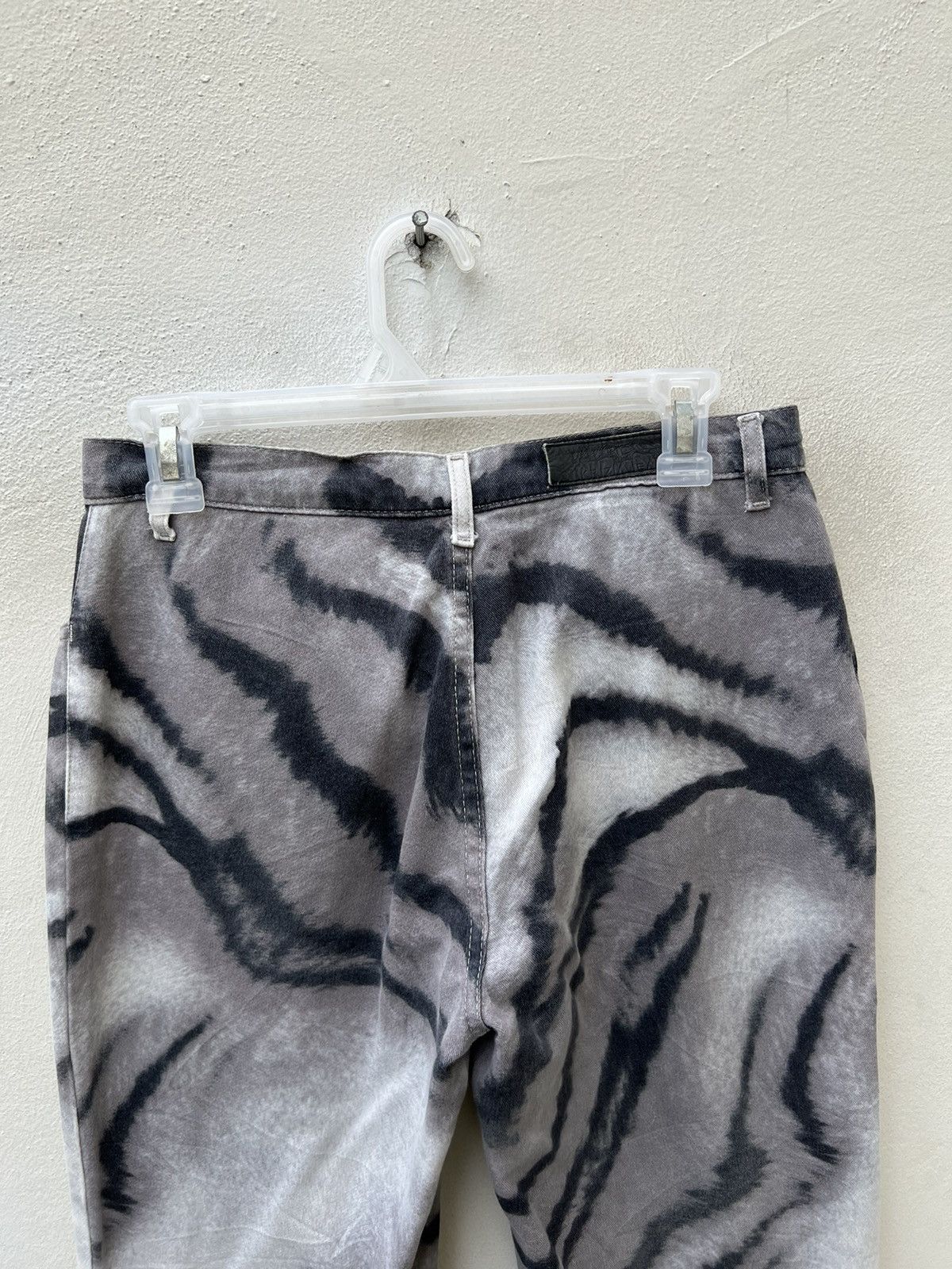 Krizia Uomo Vintage 90s KRIZIA JEANS Tiger Camouflage Women Flare Jeans Size 27" / US 4 / IT 40 - 17 Thumbnail