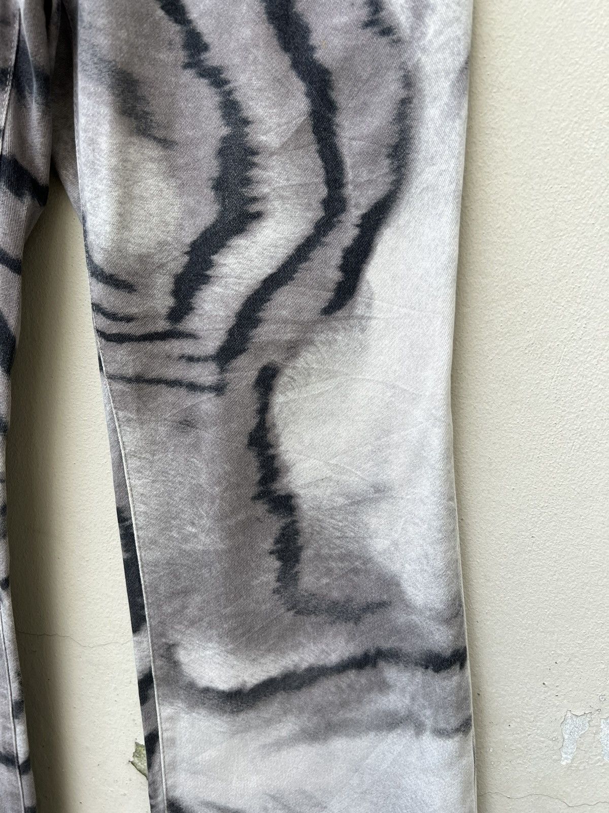 Krizia Uomo Vintage 90s KRIZIA JEANS Tiger Camouflage Women Flare Jeans Size 27" / US 4 / IT 40 - 14 Thumbnail