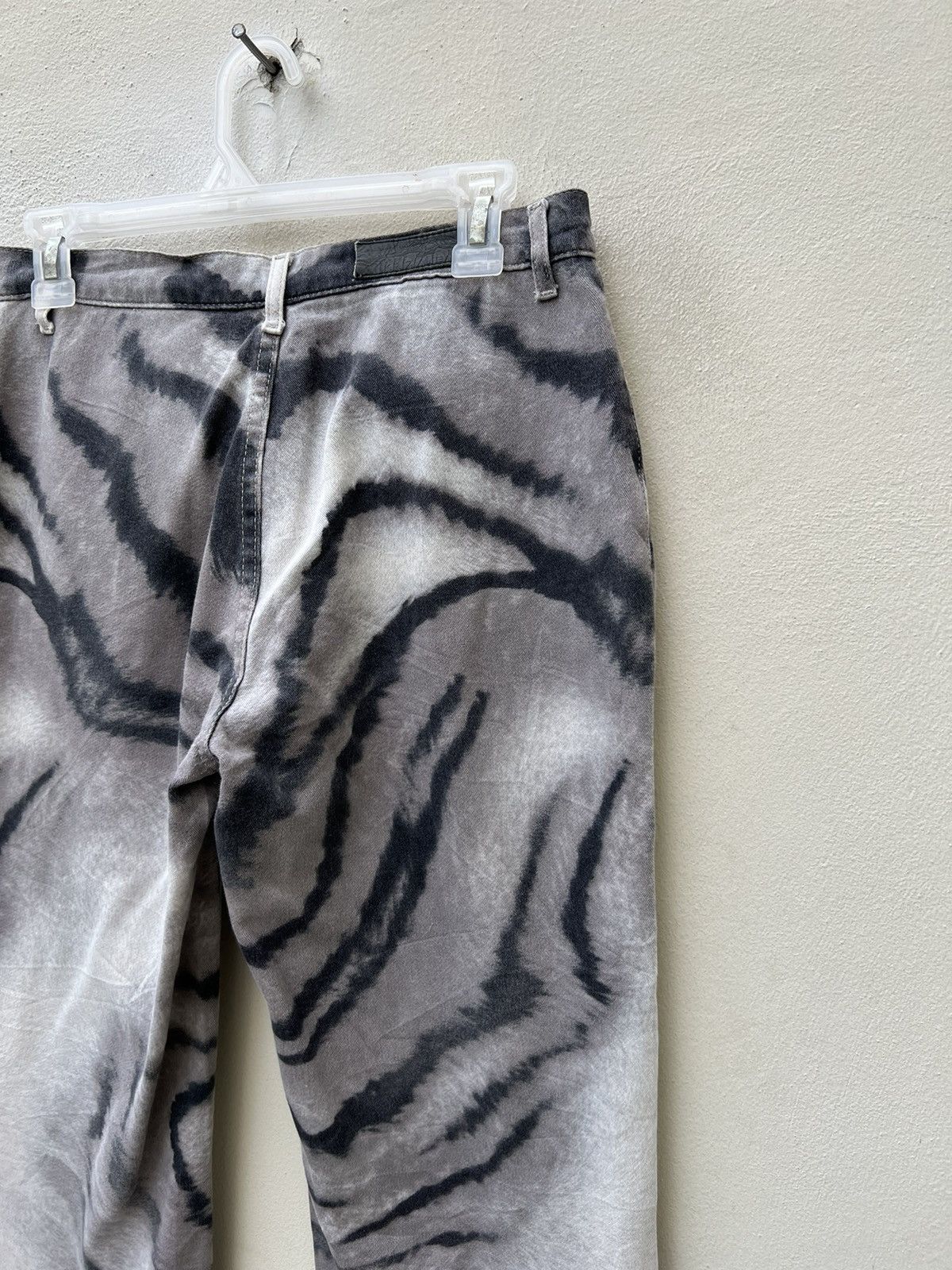 Krizia Uomo Vintage 90s KRIZIA JEANS Tiger Camouflage Women Flare Jeans Size 27" / US 4 / IT 40 - 20 Thumbnail